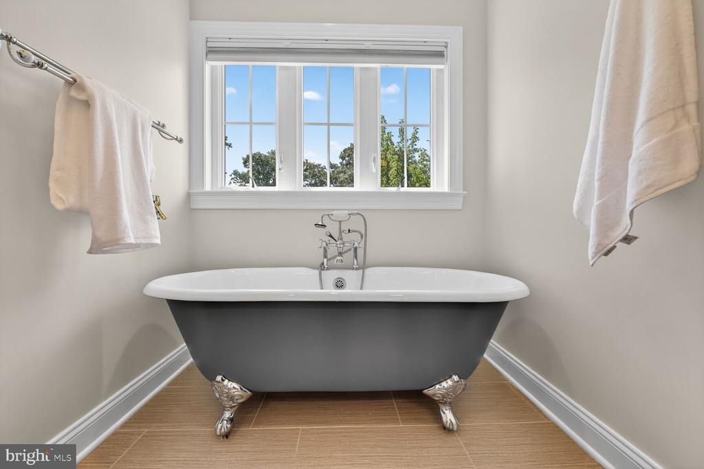 Arlington, Virginia, 22213, United States, 5 Bedrooms Bedrooms, ,5 BathroomsBathrooms,Residential,For Sale,1982488