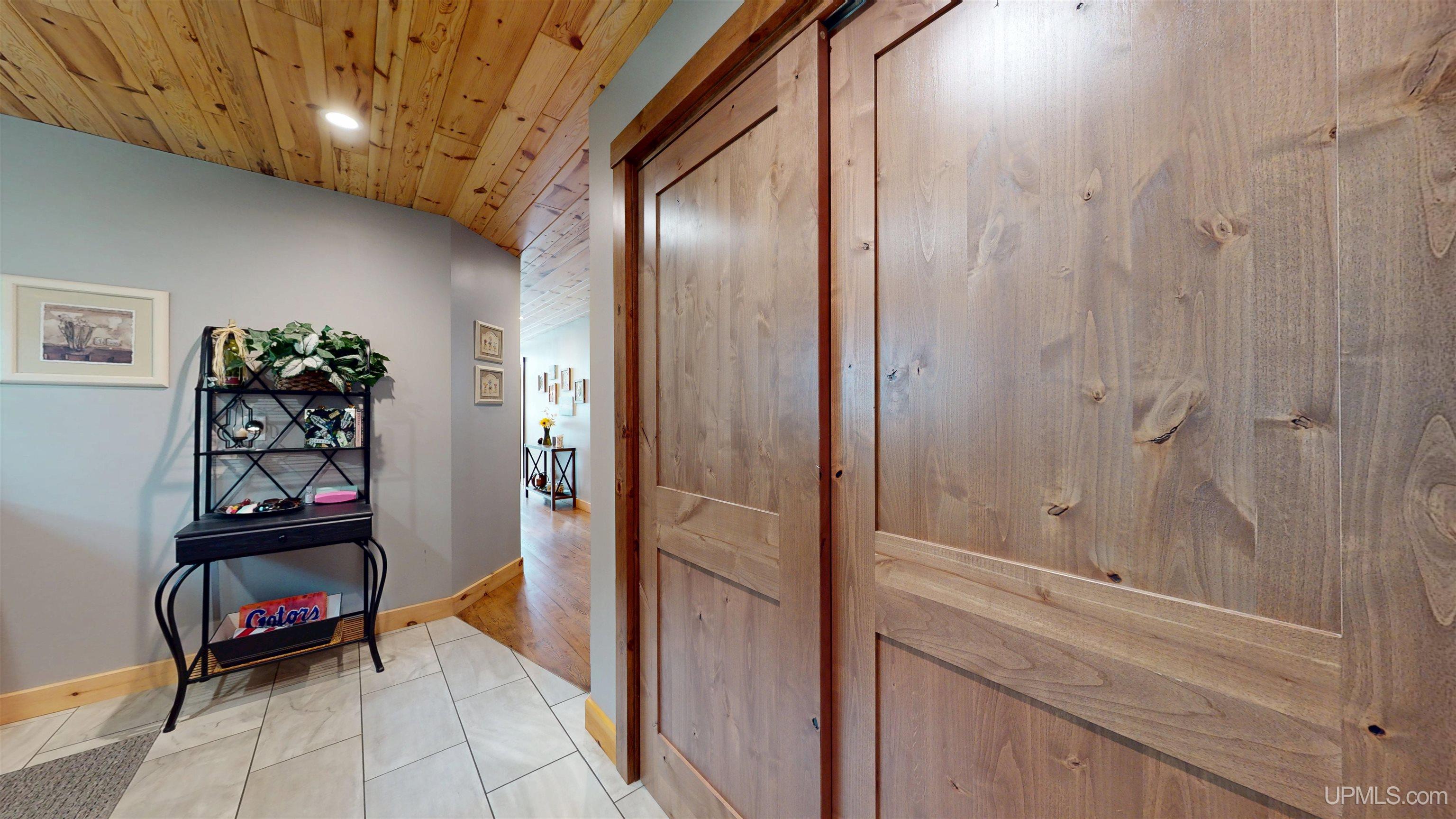 Marquette, Michigan, 49855, United States, 2 Bedrooms Bedrooms, ,4 BathroomsBathrooms,Residential,For Sale,1892873