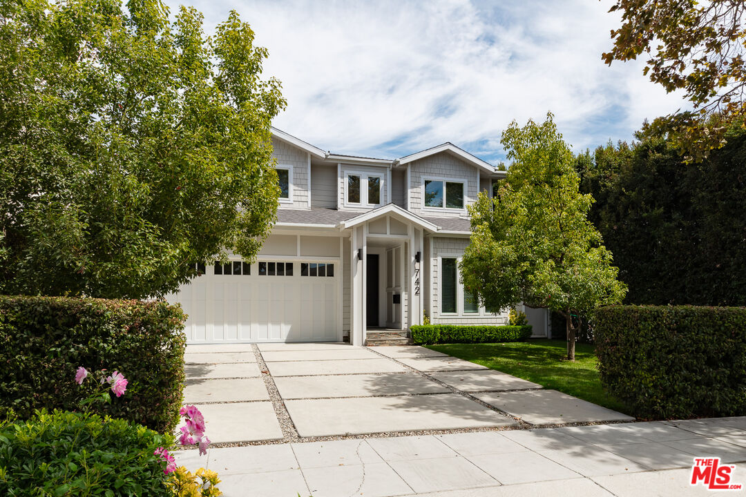 Los Angeles, California, 90046, United States, 5 Bedrooms Bedrooms, ,5 BathroomsBathrooms,Residential,For Sale,1932208