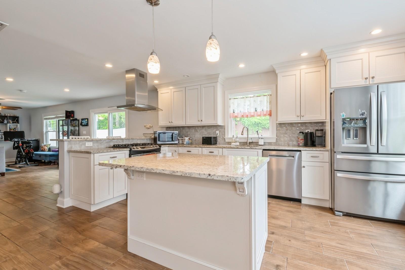 Nesconset, New York, 11767, United States, 3 Bedrooms Bedrooms, ,3 BathroomsBathrooms,Residential,For Sale,1837640