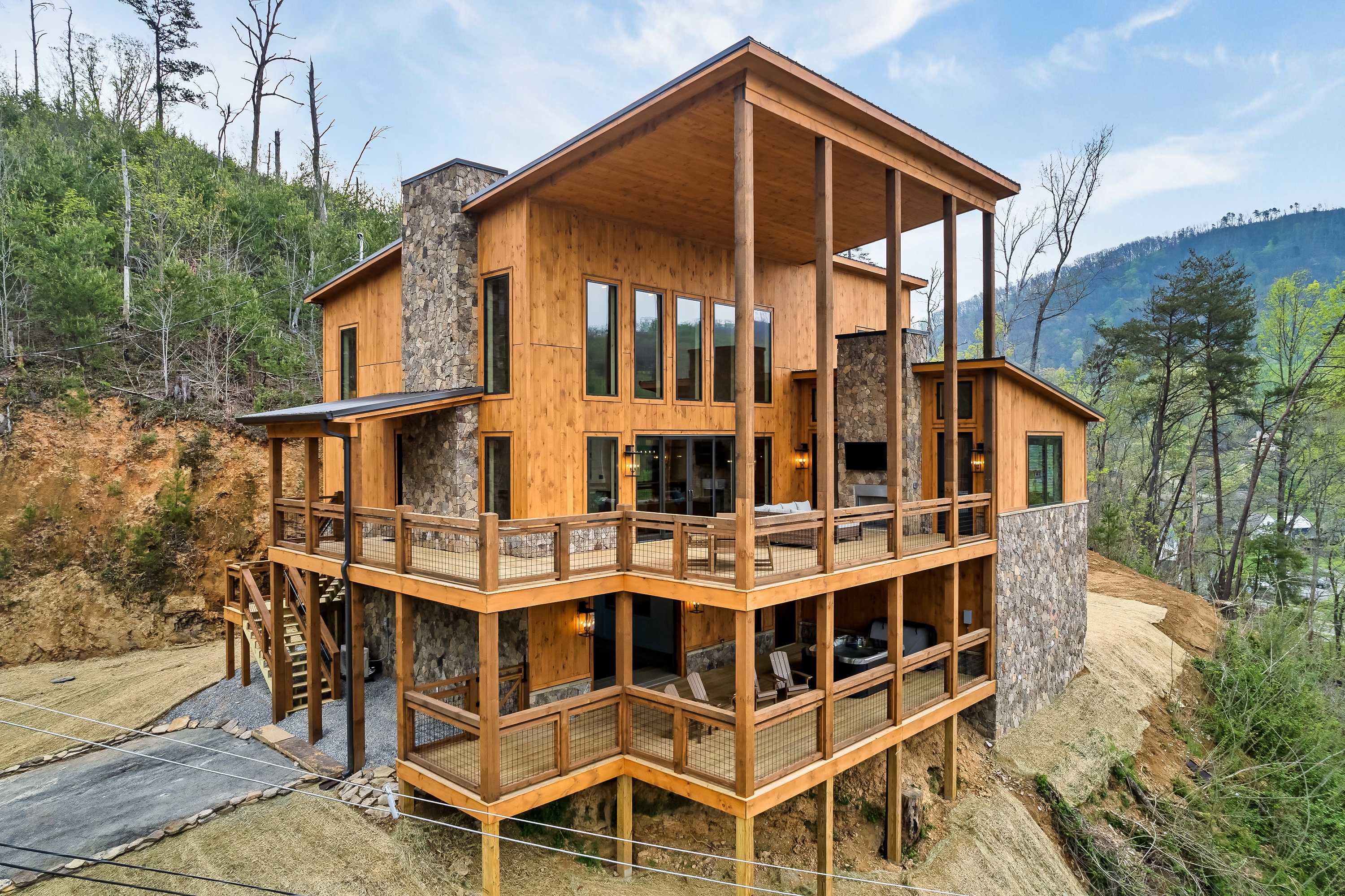 Gatlinburg, Tennessee, 37738, United States, 5 Bedrooms Bedrooms, ,4 BathroomsBathrooms,Residential,For Sale,1920322