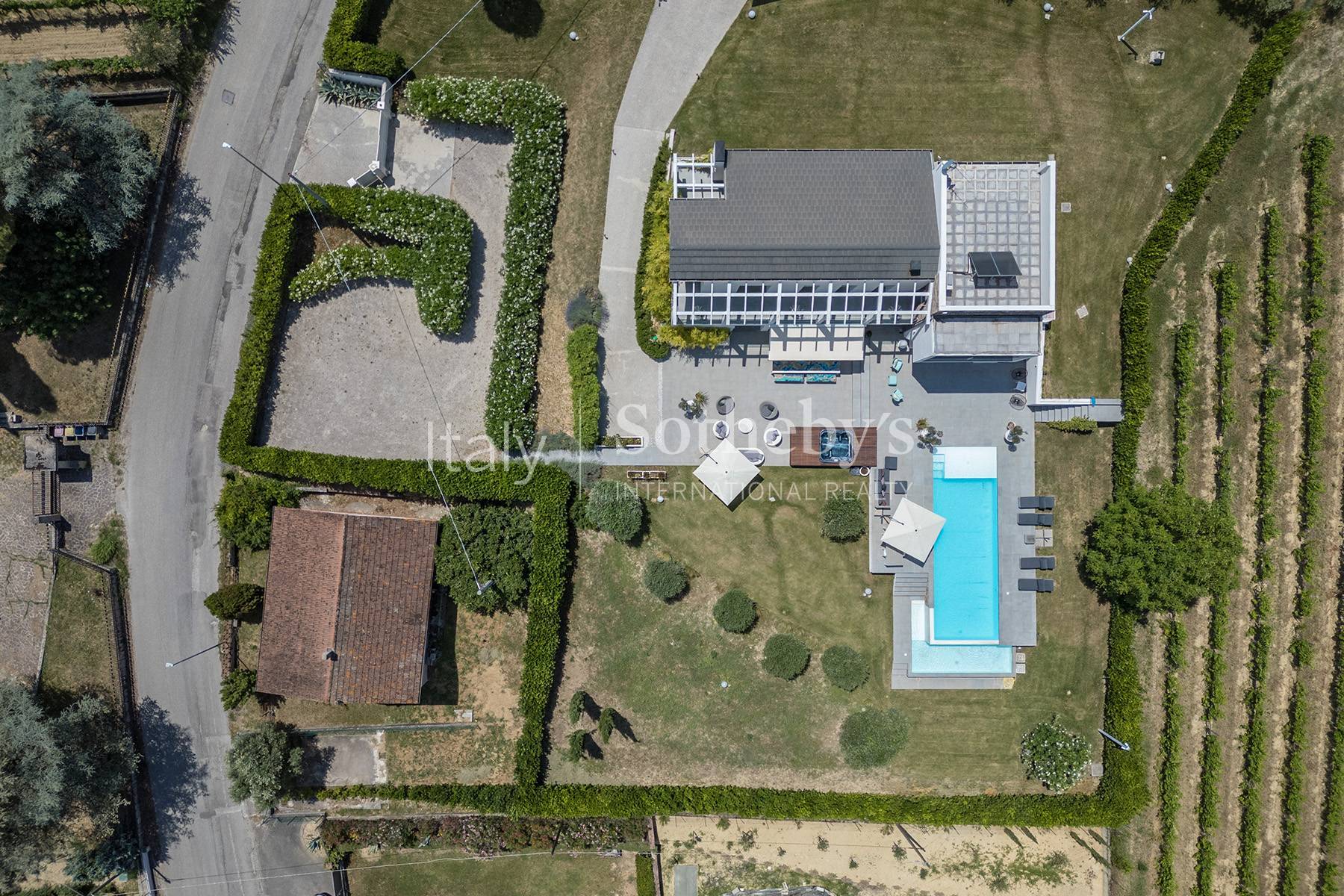  Contemporary designer residence nestled in peaceful surroundings - 物件實景