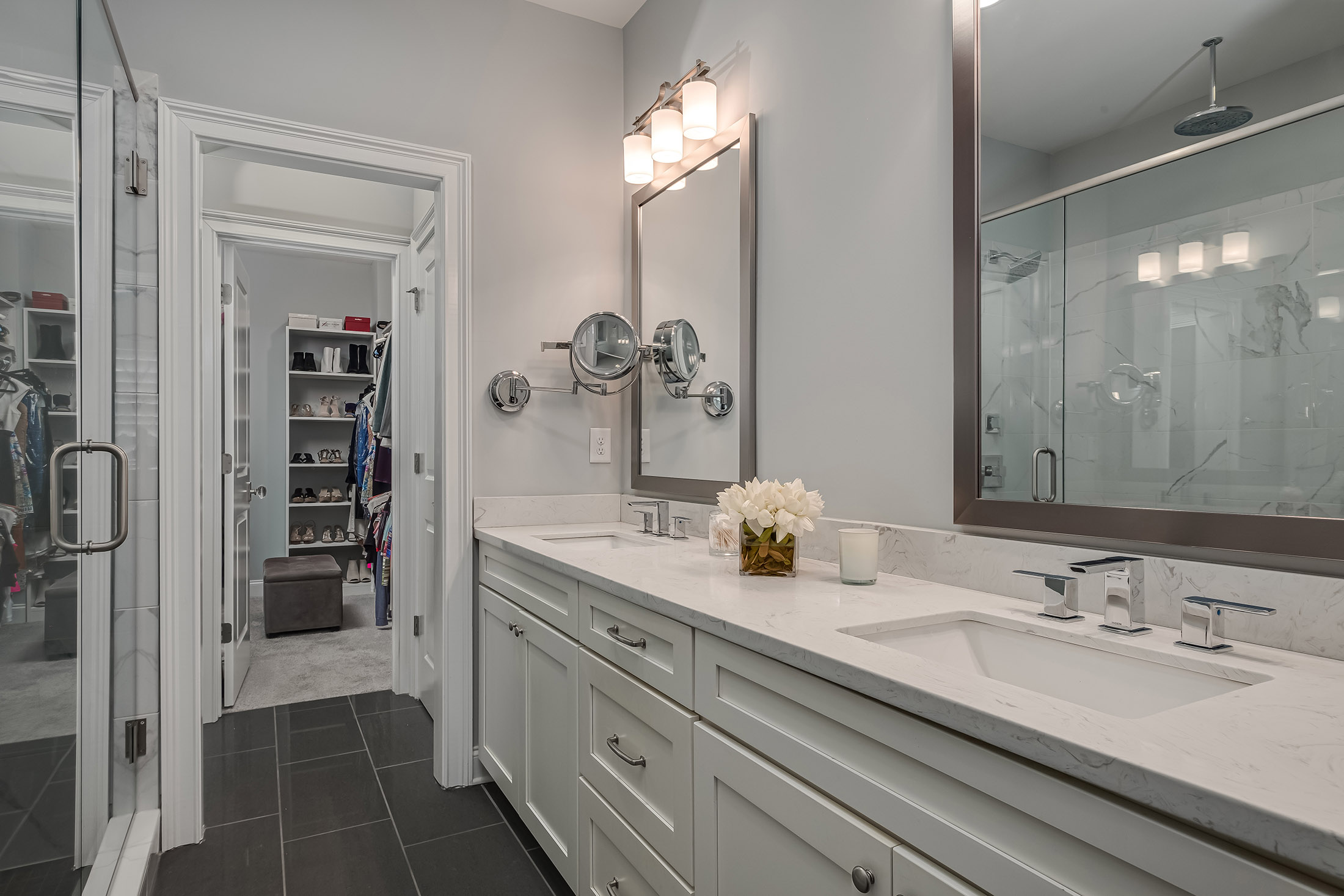  Sophisticated, Impeccably Maintained and Thoughtfully Upgraded Townhome - 物件實景