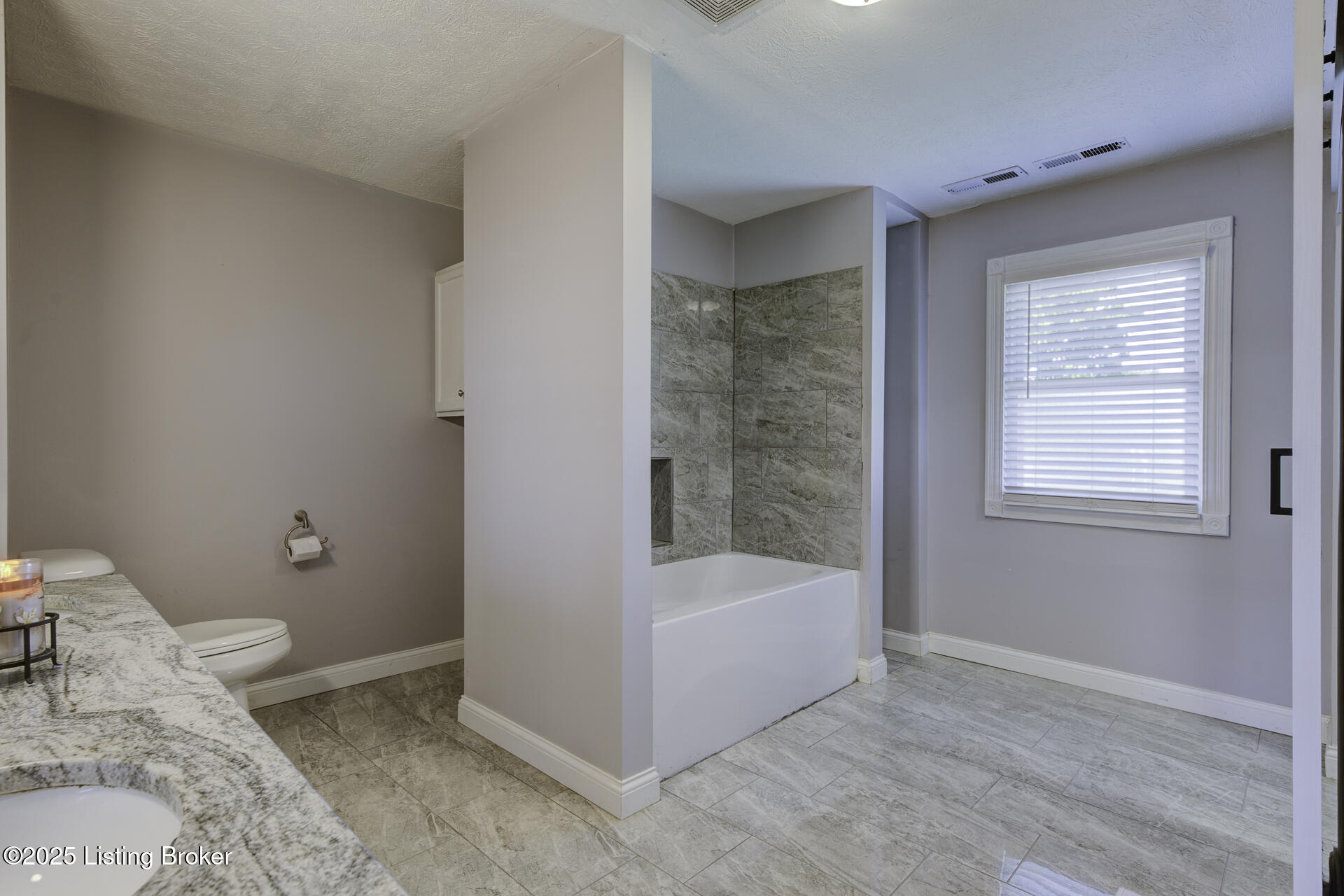 Bloomfield, Kentucky, 40008, United States, 3 Bedrooms Bedrooms, ,3 BathroomsBathrooms,Residential,For Sale,1968876