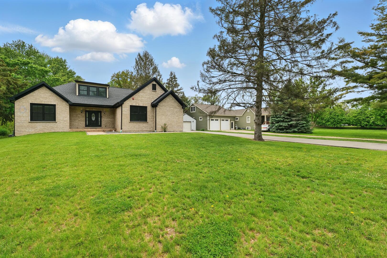Arlington Heights, Illinois, 60004, United States, 4 Bedrooms Bedrooms, ,4 BathroomsBathrooms,Residential,For Sale,1838392