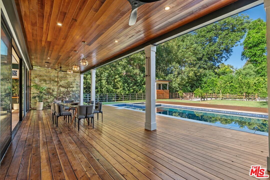 Woodland Hills, California, 91367, United States, 5 Bedrooms Bedrooms, ,3 BathroomsBathrooms,Residential,For Sale,1925987