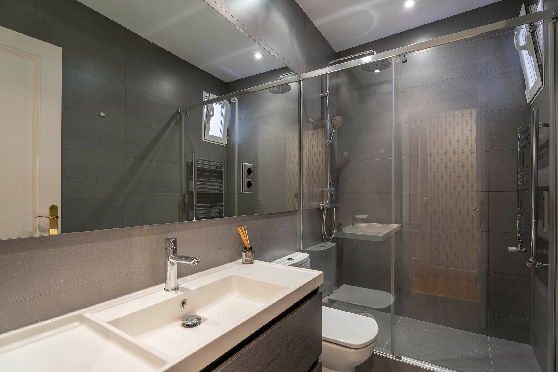  Renovated Flat with Balconies in Trafalgar, Chamberí, Madrid - 物件實景