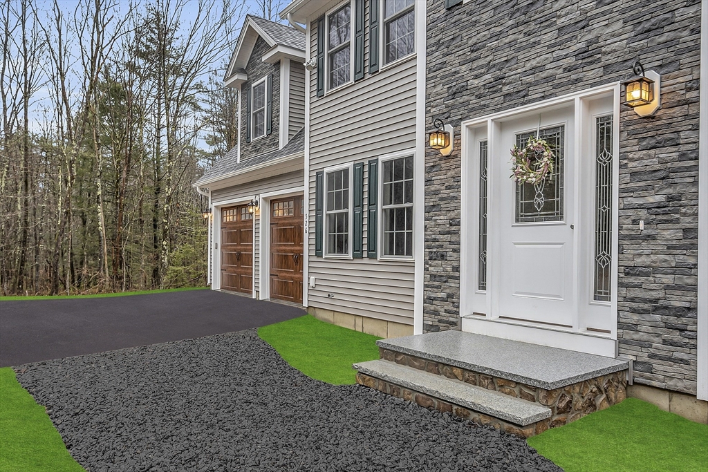 Leominster, Massachusetts, 01453, United States, 4 Bedrooms Bedrooms, ,3 BathroomsBathrooms,Residential,For Sale,1828563