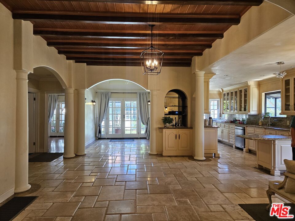 Los Angeles, California, 90004, United States, 4 Bedrooms Bedrooms, ,3 BathroomsBathrooms,Residential,For Sale,1876401