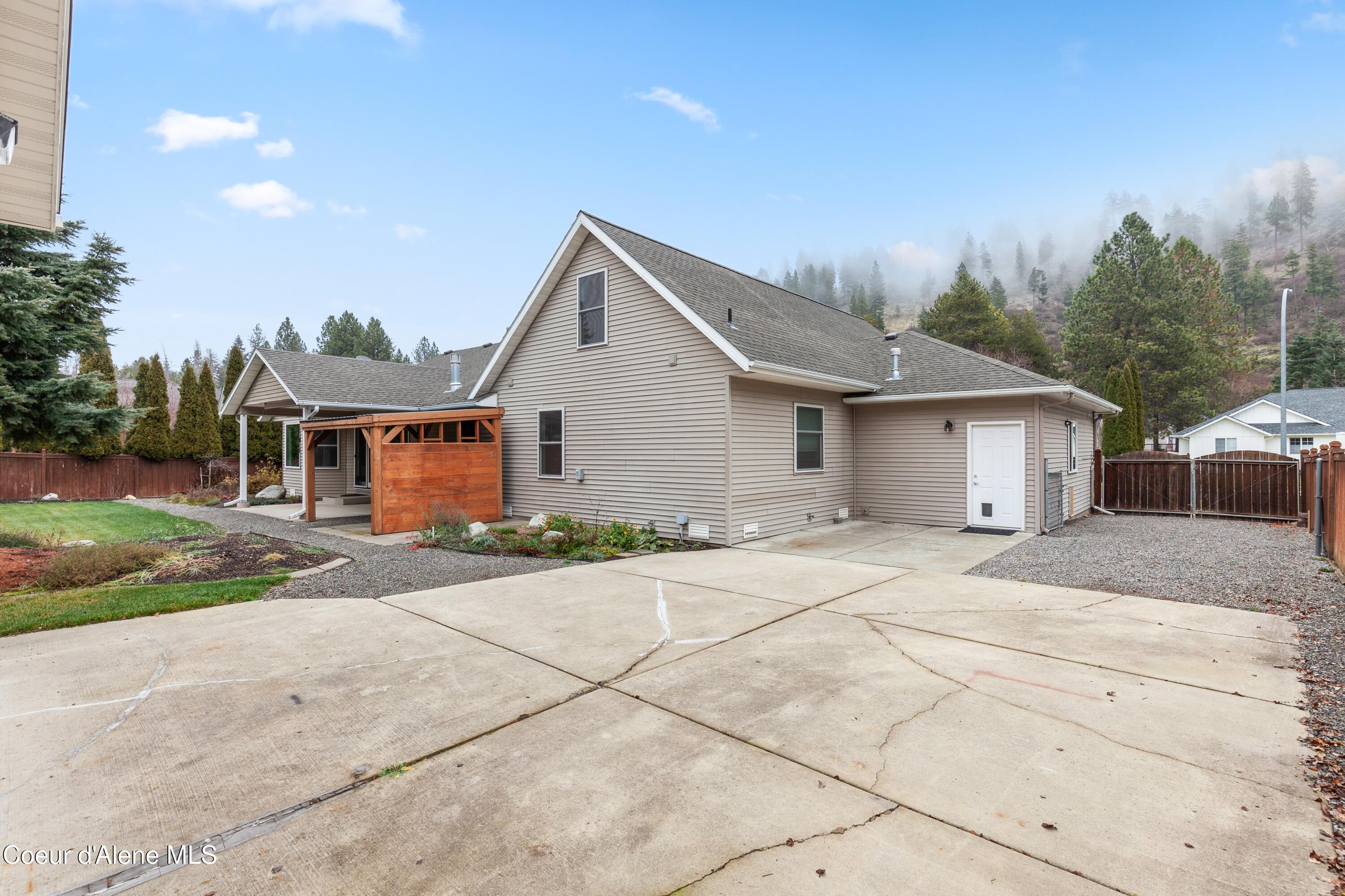 Coeur d'Alene, Idaho, 83815, United States, 4 Bedrooms Bedrooms, ,2 BathroomsBathrooms,Residential,For Sale,1995483