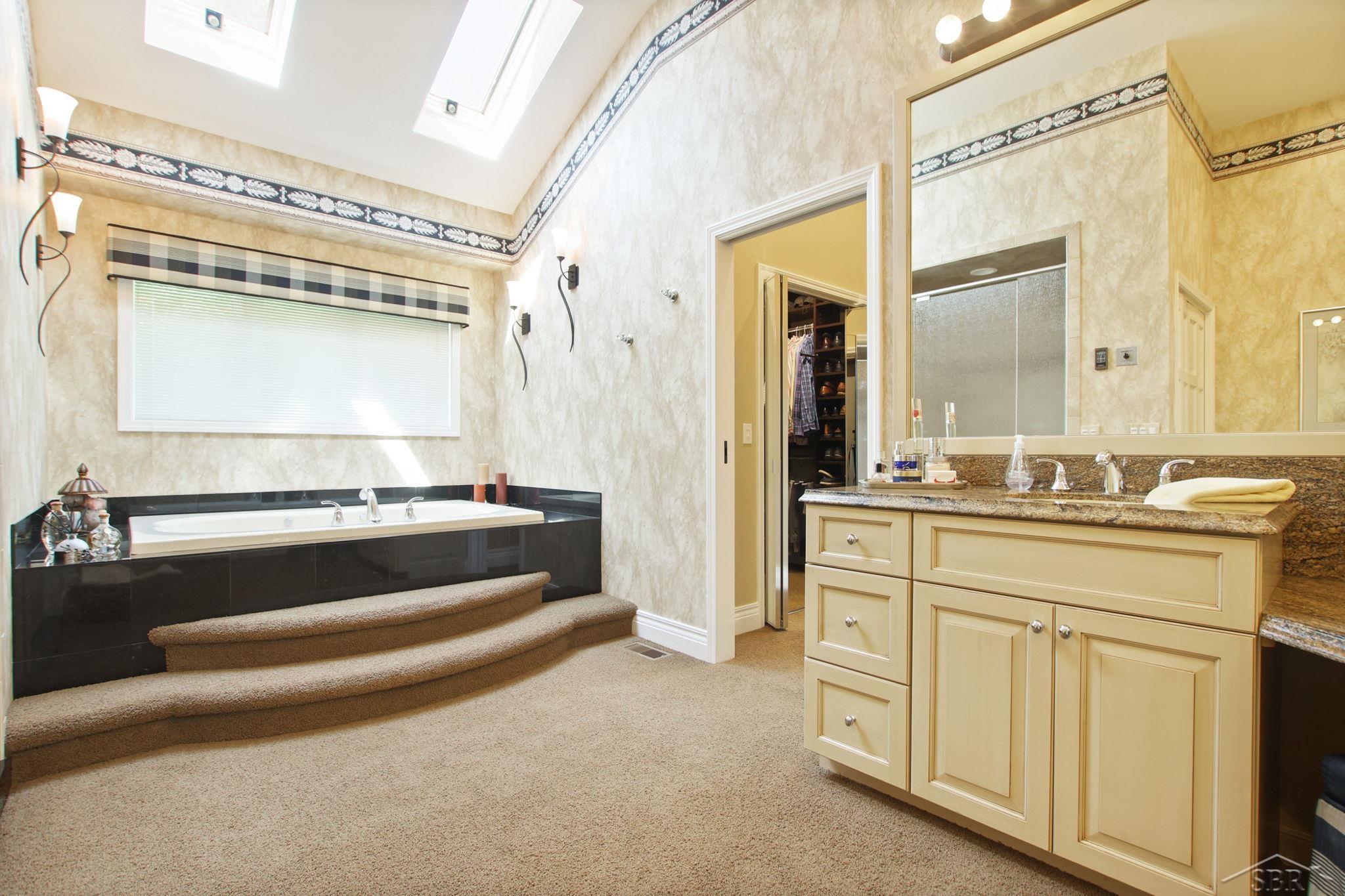 210 Golfview, Saginaw, Michigan, 48638, United States, 4 Bedrooms Bedrooms, ,6 BathroomsBathrooms,Residential,For Sale,210 Golfview,1320030