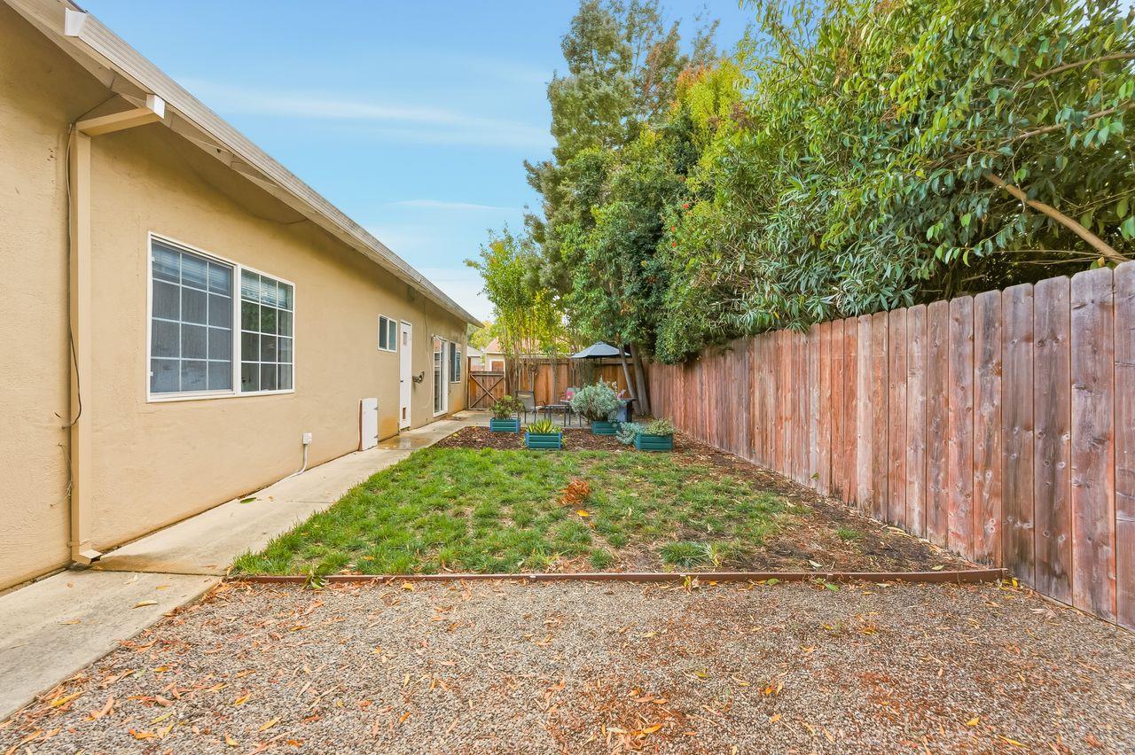 Redwood City, California, 94063, United States, ,Residential,For Sale,1990939