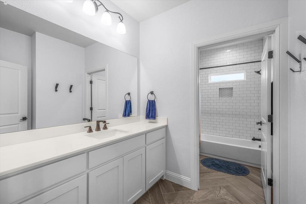 Weatherford, Texas, 76088, United States, 5 Bedrooms Bedrooms, ,5 BathroomsBathrooms,Residential,For Sale,1900599