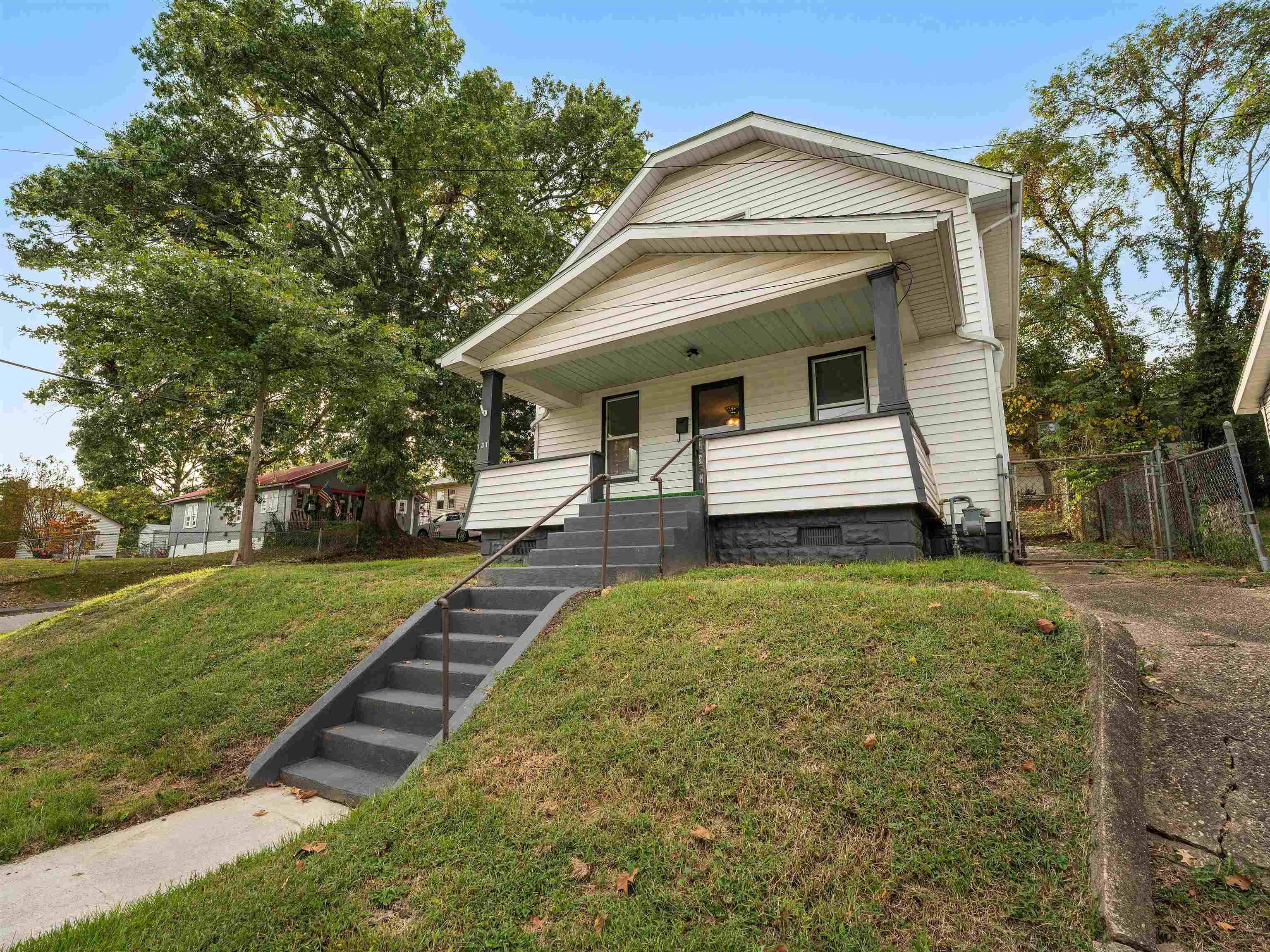 Sycamore St, Huntington, WV 25705