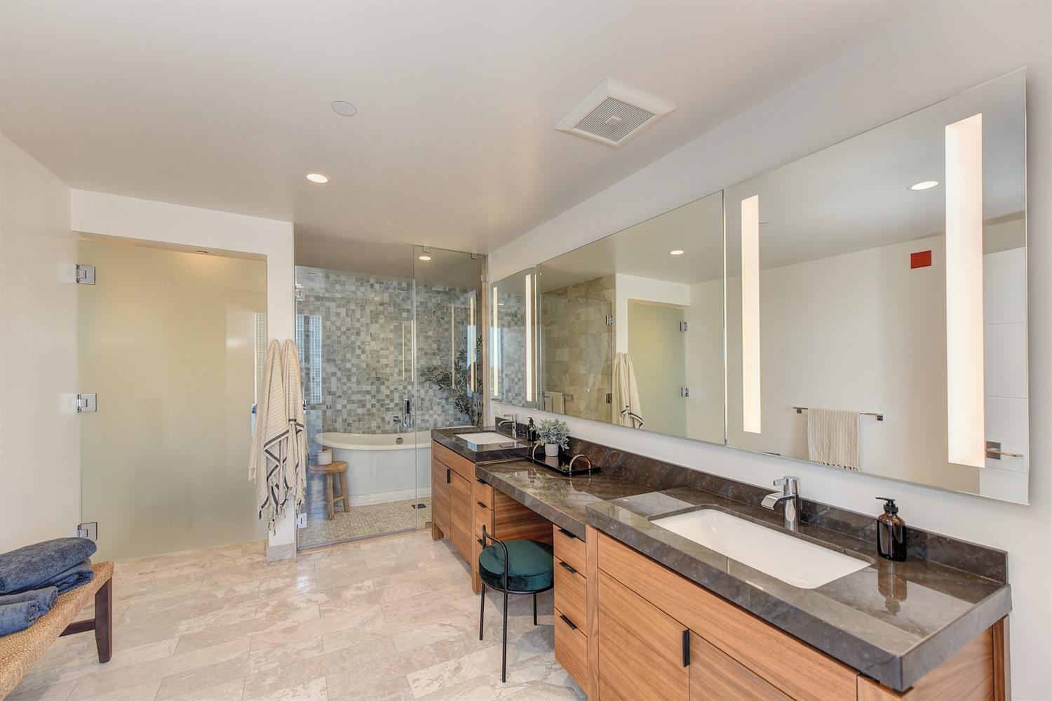 Sacramento, California, 95814, United States, 2 Bedrooms Bedrooms, ,3 BathroomsBathrooms,Residential,For Sale,1905892