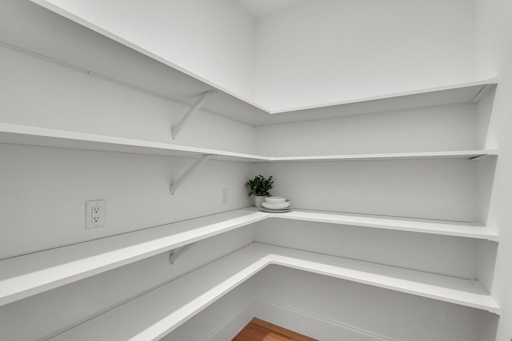 Lexington, Massachusetts, 02420, United States, 5 Bedrooms Bedrooms, ,6 BathroomsBathrooms,Residential,For Sale,1995859