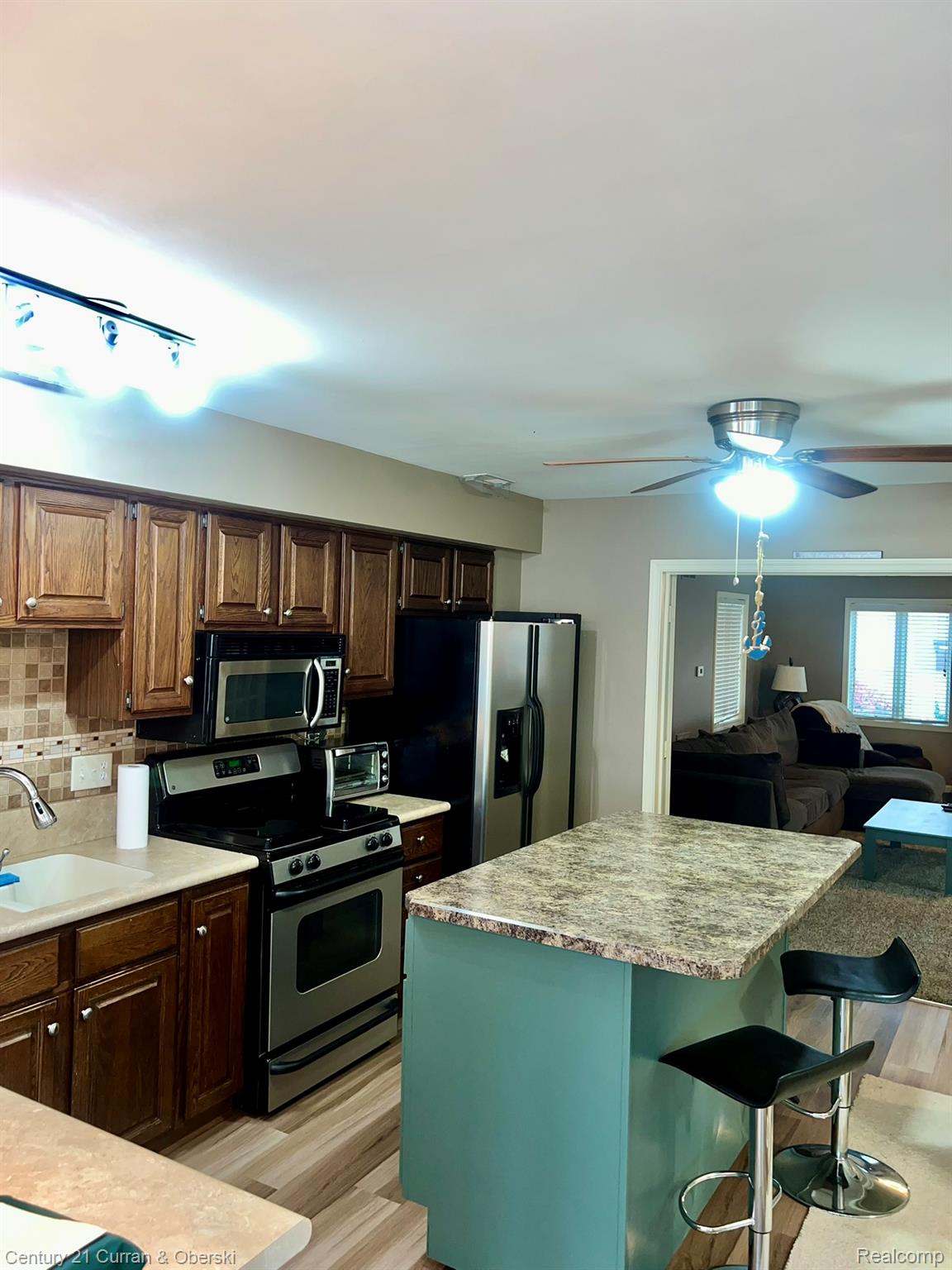 Jackson, Michigan, 49201, United States, 3 Bedrooms Bedrooms, ,3 BathroomsBathrooms,Residential,For Sale,1981223