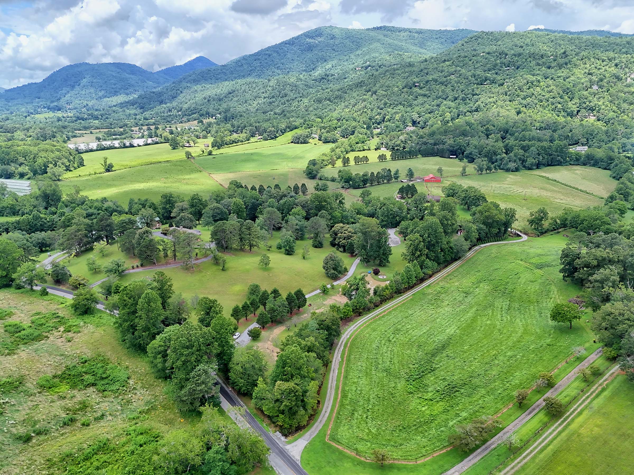  Tuscan Villa in Northeast Georgia Mountains - 物件實景