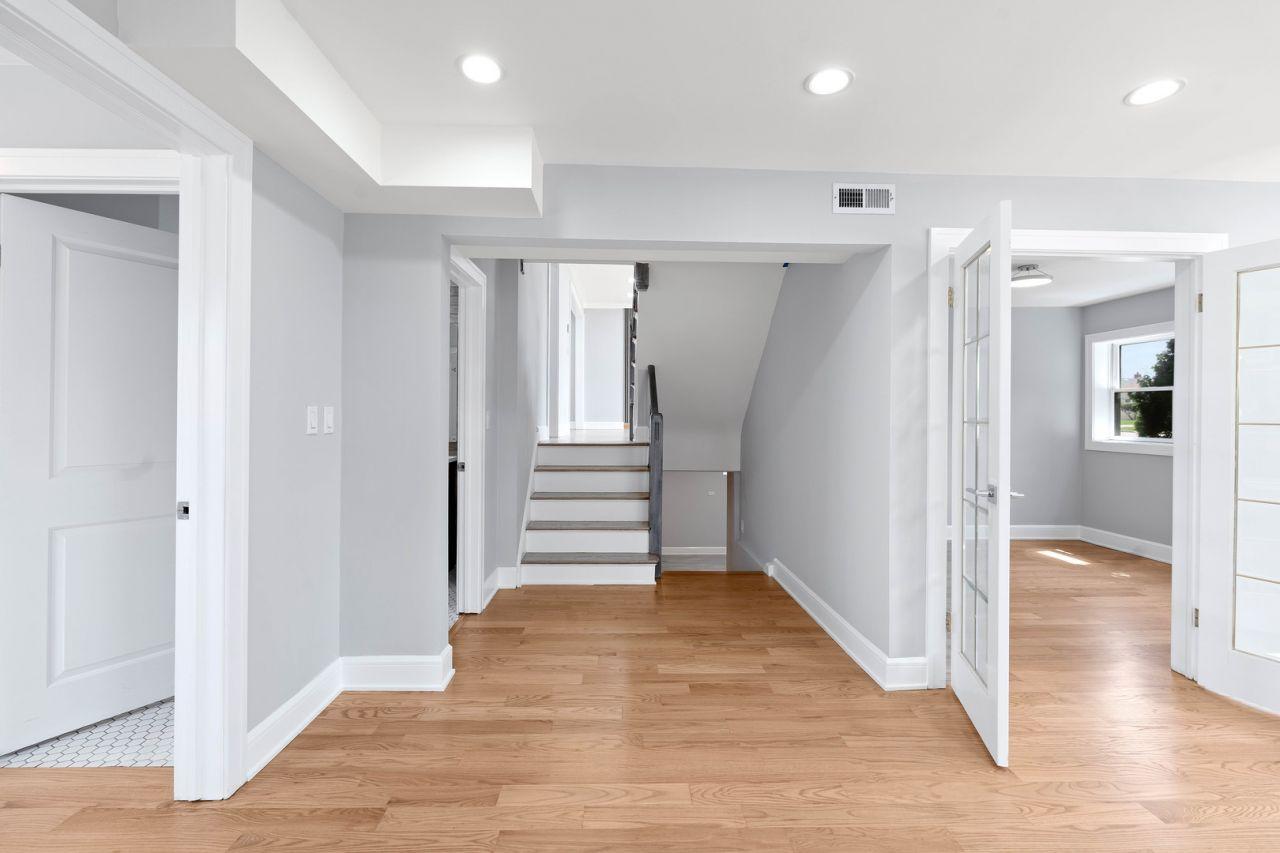 Des Plaines, Illinois, 60016, United States, 4 Bedrooms Bedrooms, ,2 BathroomsBathrooms,Residential,For Sale,1826836