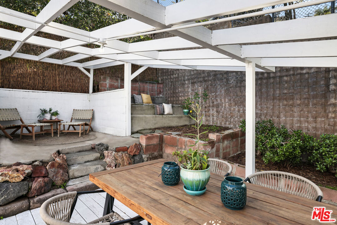 Los Angeles, California, 90041, United States, 3 Bedrooms Bedrooms, ,3 BathroomsBathrooms,Residential,For Sale,2001865