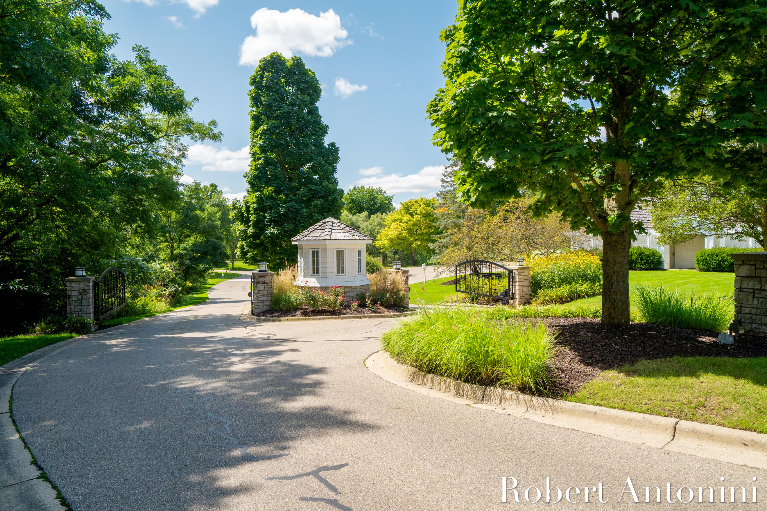 Grand Rapids, Michigan, 49525, United States, 5 Bedrooms Bedrooms, ,4 BathroomsBathrooms,Residential,For Sale,1837852