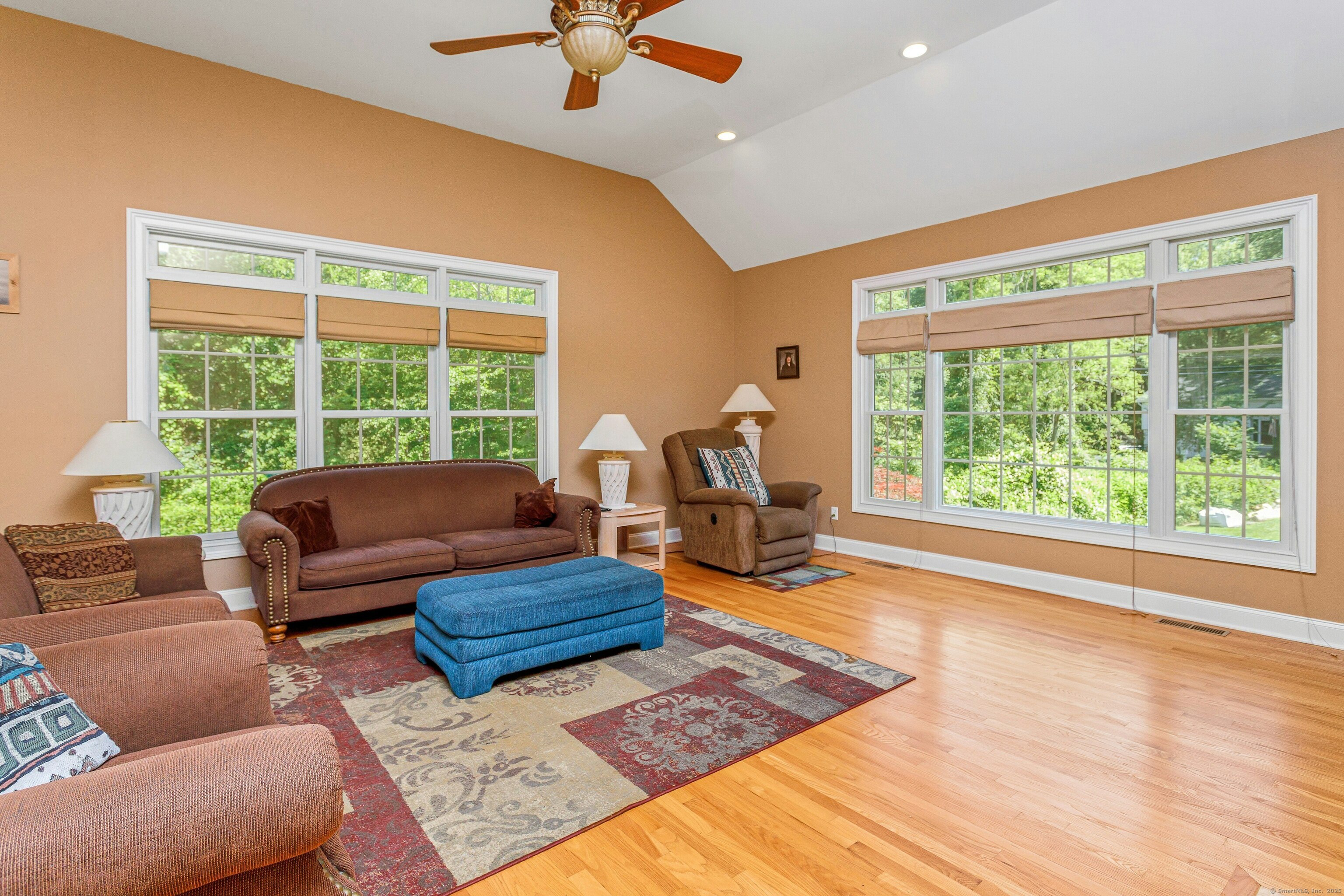 Shelton, Connecticut, 06484, United States, 3 Bedrooms Bedrooms, ,3 BathroomsBathrooms,Residential,For Sale,1875450