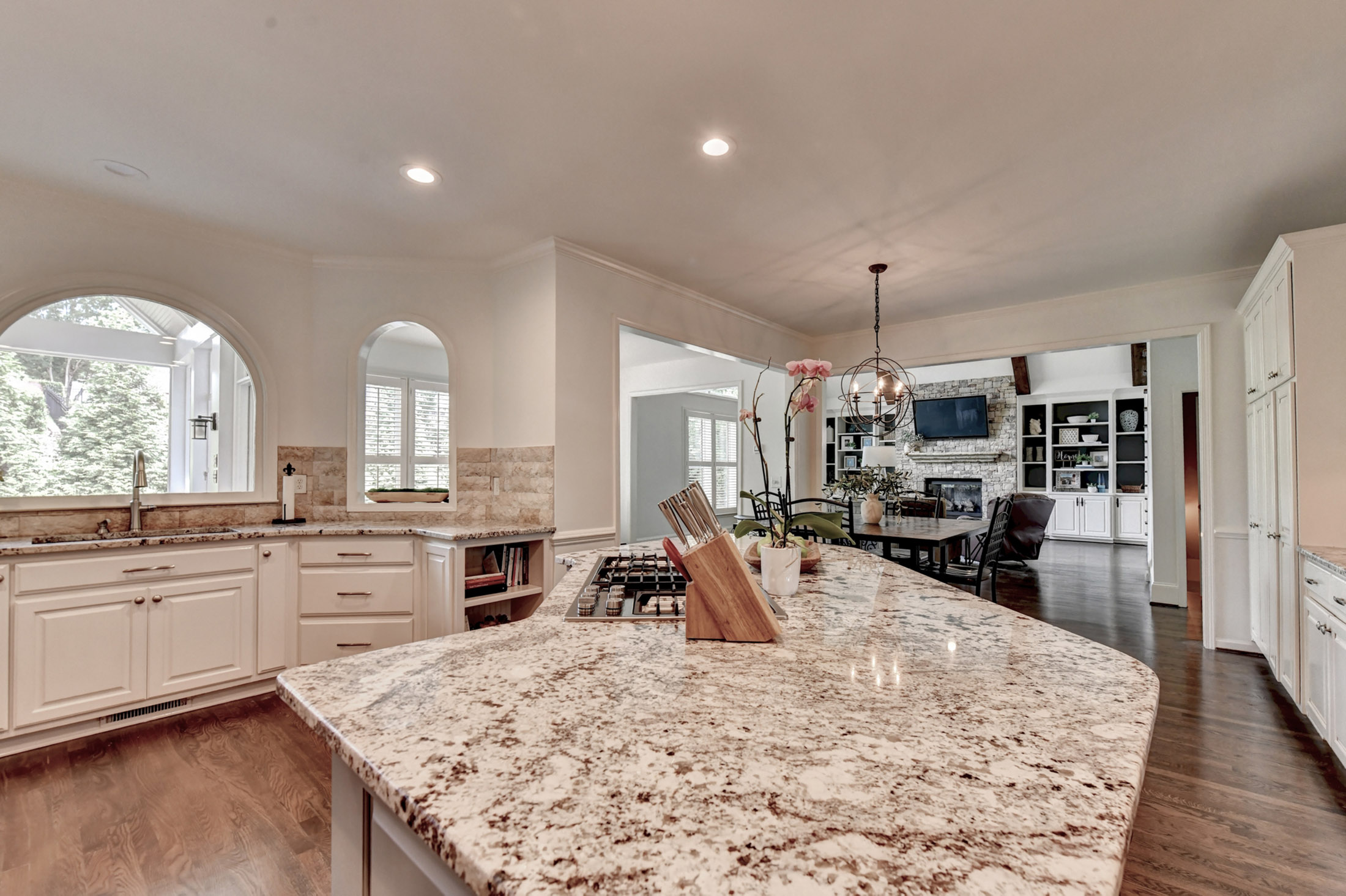  Stunning, Fully Renovated Glen Abbey Home Nestled in the Heart of Alpharetta - 物件實景