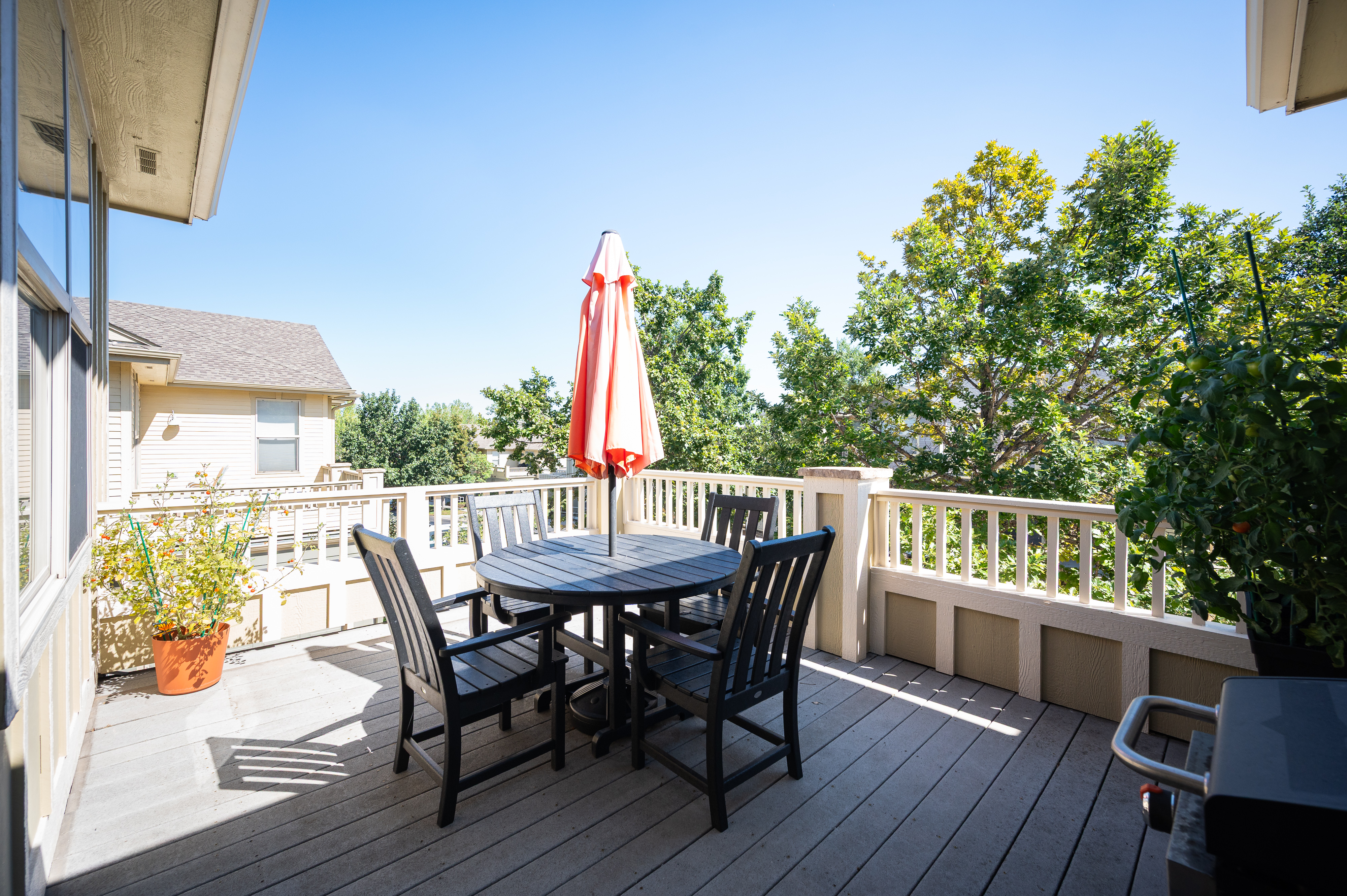  Beautifully Designed 2nd-floor Condo in Sought-after Community of Edgewater Park - 物件實景