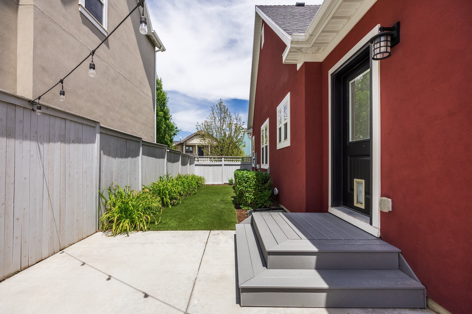  Move-In Ready in Daybreak — Steps from the Lake, Loaded with Custom Upgrades - 物件實景