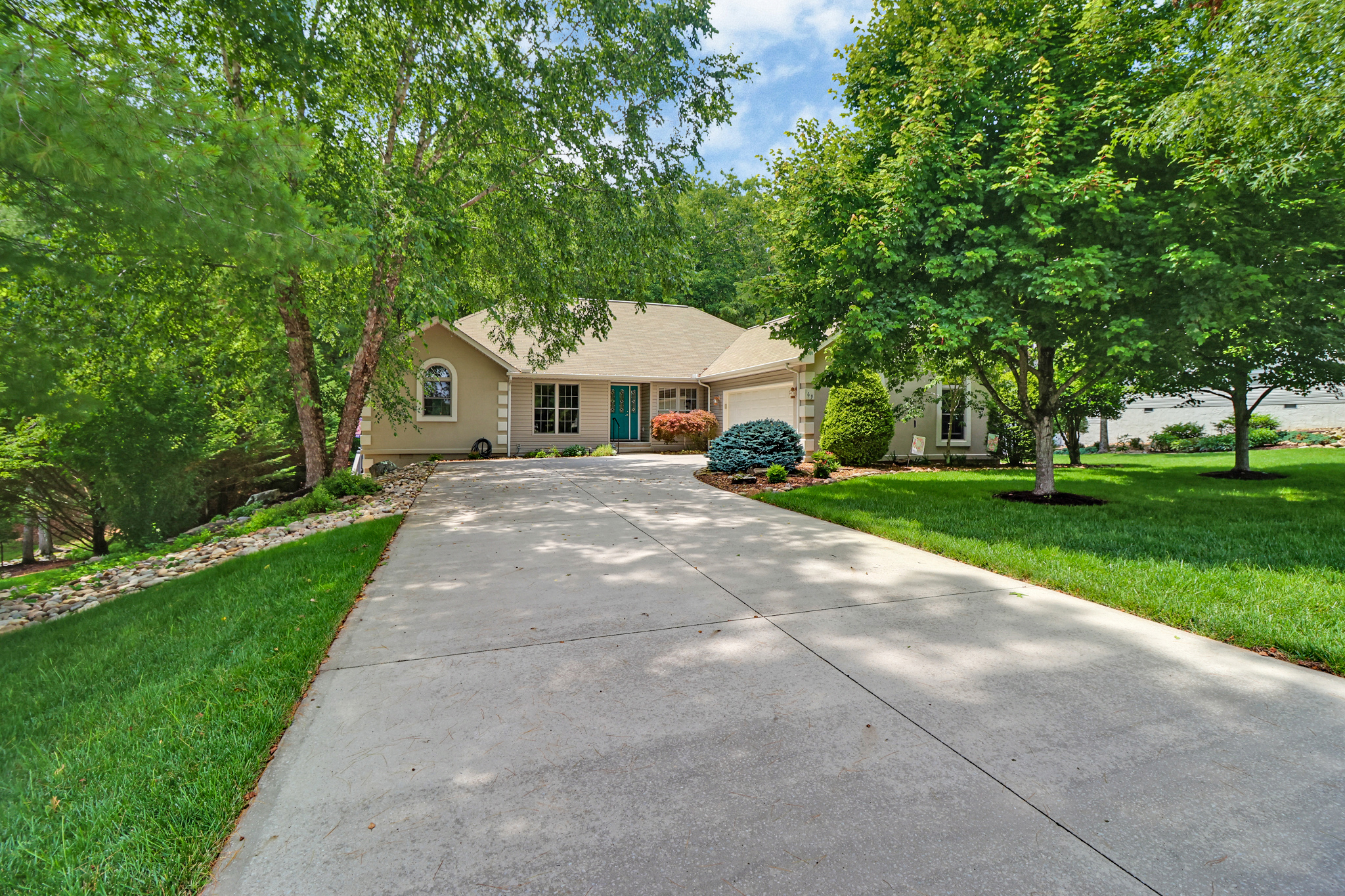 Crossville, Tennessee, 38558, United States, 3 Bedrooms Bedrooms, ,2 BathroomsBathrooms,Residential,For Sale,1975656