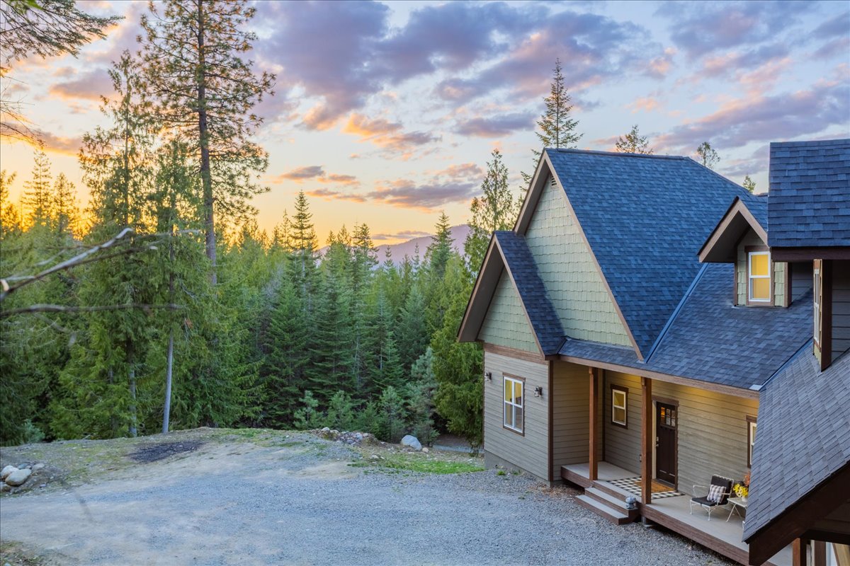 Sagle, Idaho, 83860, United States, 3 Bedrooms Bedrooms, ,4 BathroomsBathrooms,Residential,For Sale,1976949