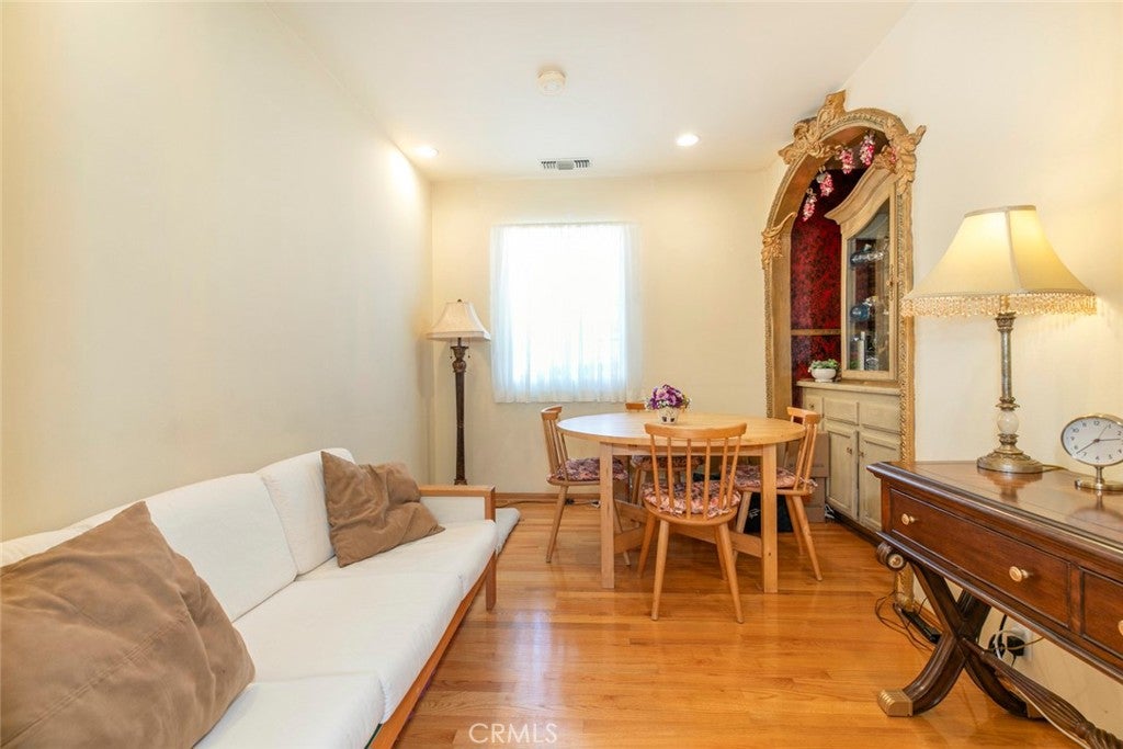 Sunland, California, 91040, United States, 3 Bedrooms Bedrooms, ,2 BathroomsBathrooms,Residential,For Sale,1997333