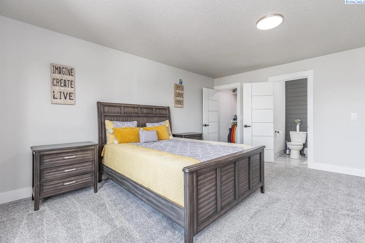 Kennewick, Washington, 99336, United States, 7 Bedrooms Bedrooms, ,7 BathroomsBathrooms,Residential,For Sale,1983847