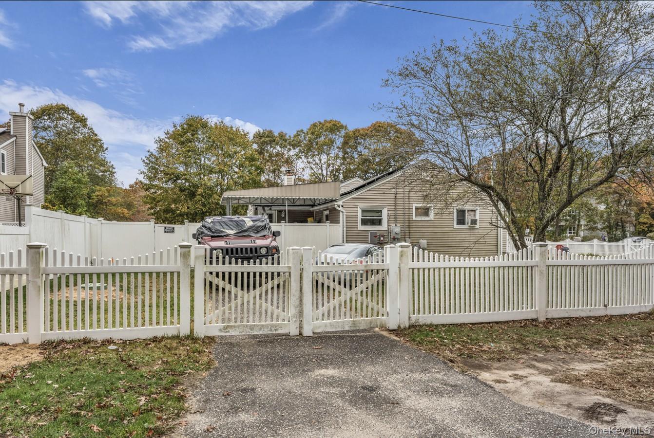 Mastic, New York, 11950, United States, 4 Bedrooms Bedrooms, ,3 BathroomsBathrooms,Residential,For Sale,1990878