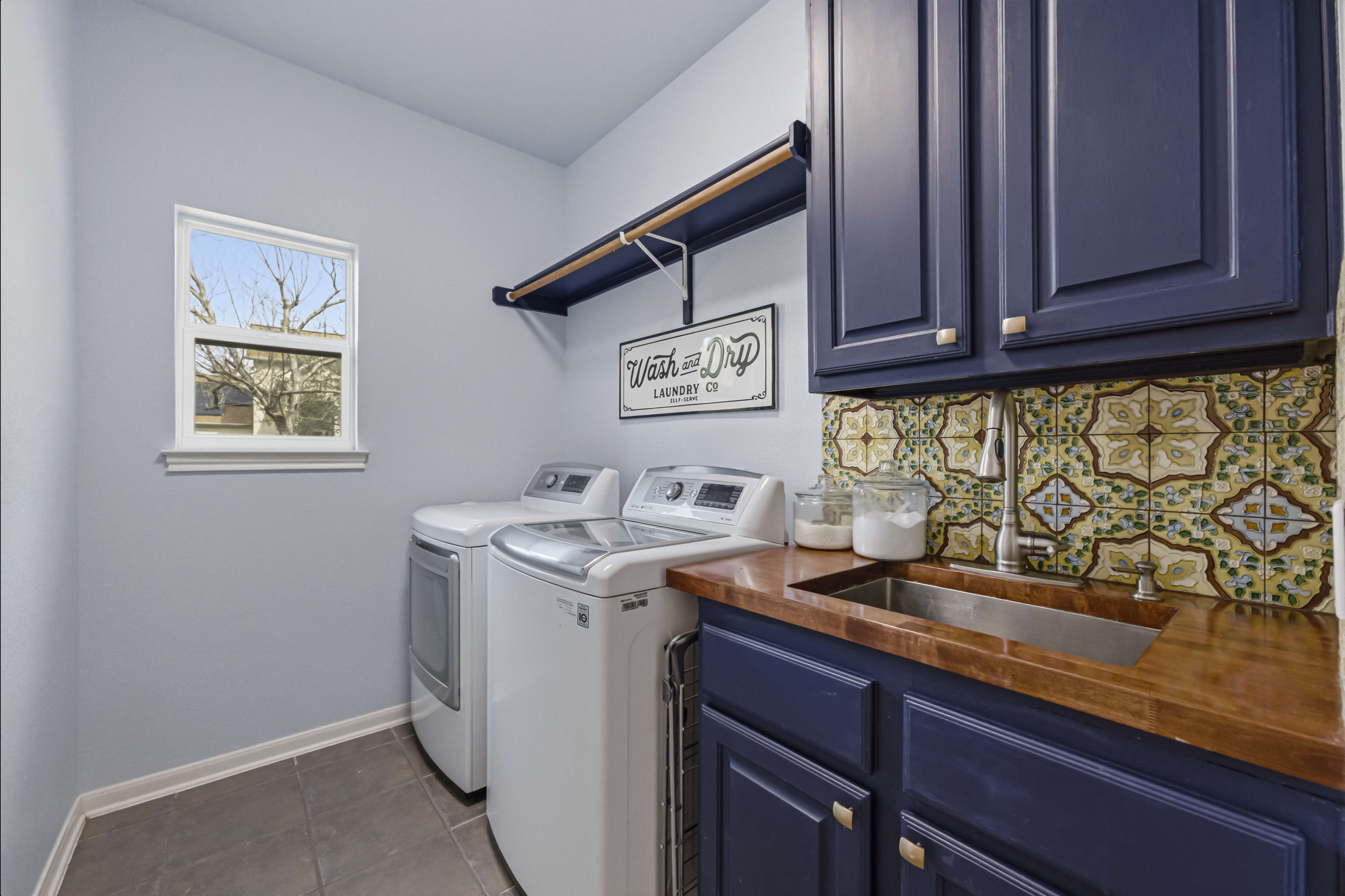  Single-Story Retreat on One Acre with Close Proximity to Private Schools - 物件實景