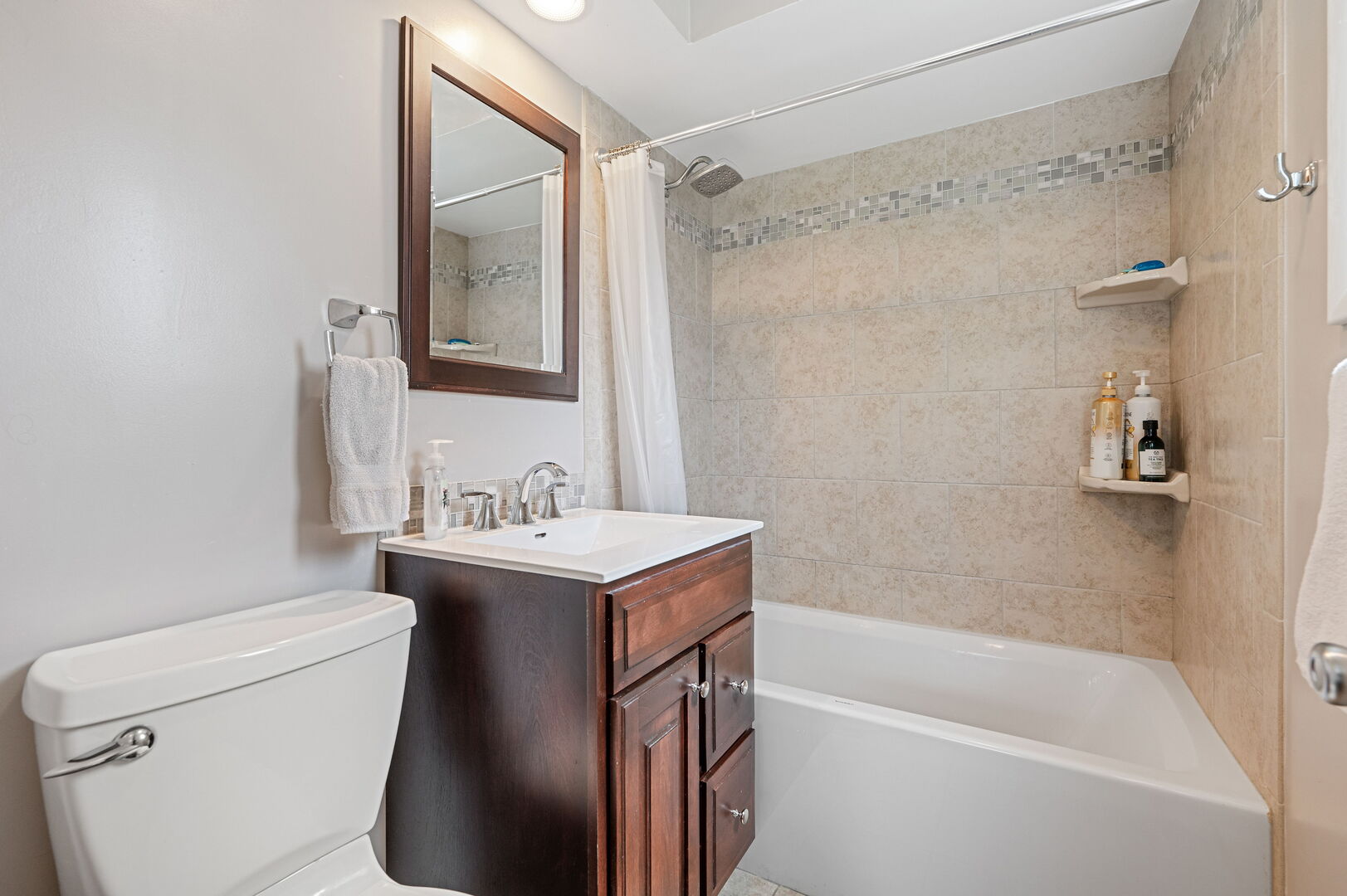 Glenview, Illinois, 60025, United States, 4 Bedrooms Bedrooms, ,3 BathroomsBathrooms,Residential,For Sale,1934626