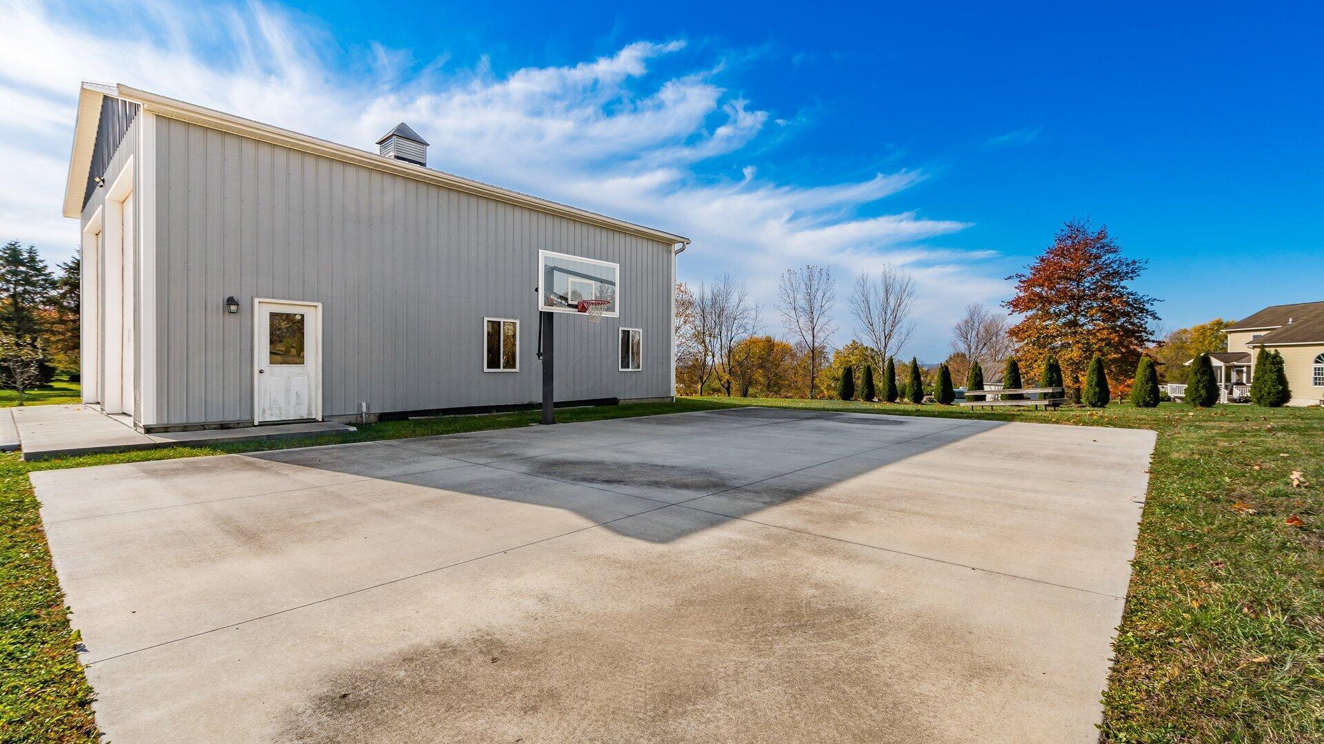 Hebron, Ohio, 43025, United States, 5 Bedrooms Bedrooms, ,5 BathroomsBathrooms,Residential,For Sale,1988631