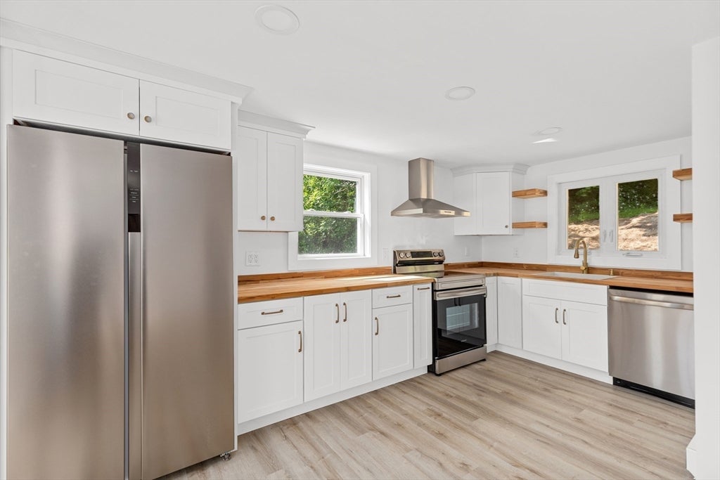 Plymouth, Massachusetts, 02360, United States, 4 Bedrooms Bedrooms, ,4 BathroomsBathrooms,Residential,For Sale,1981887