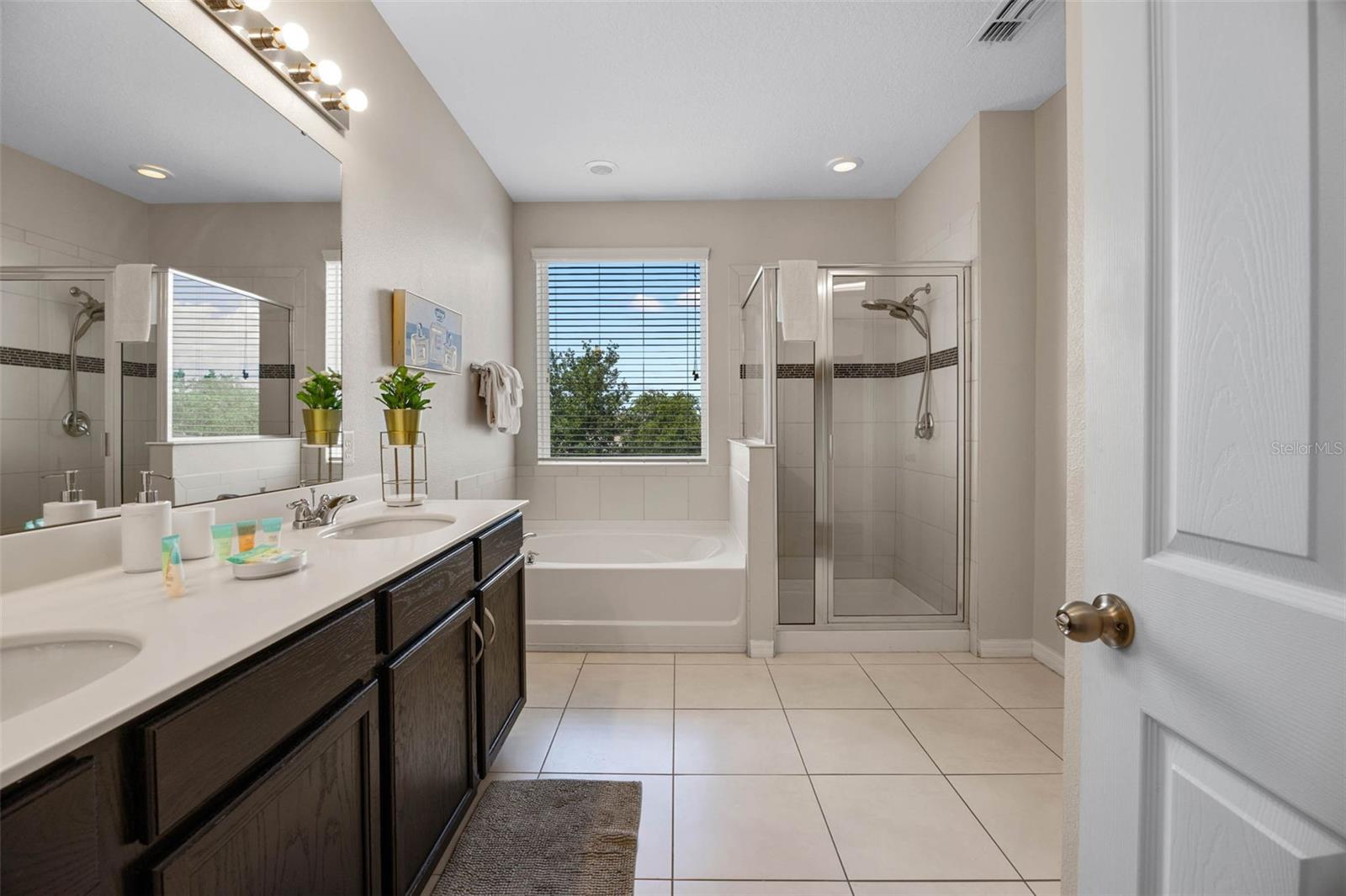 KISSIMMEE, Florida, 34747, United States, 7 Bedrooms Bedrooms, ,6 BathroomsBathrooms,Residential,For Sale,1989938