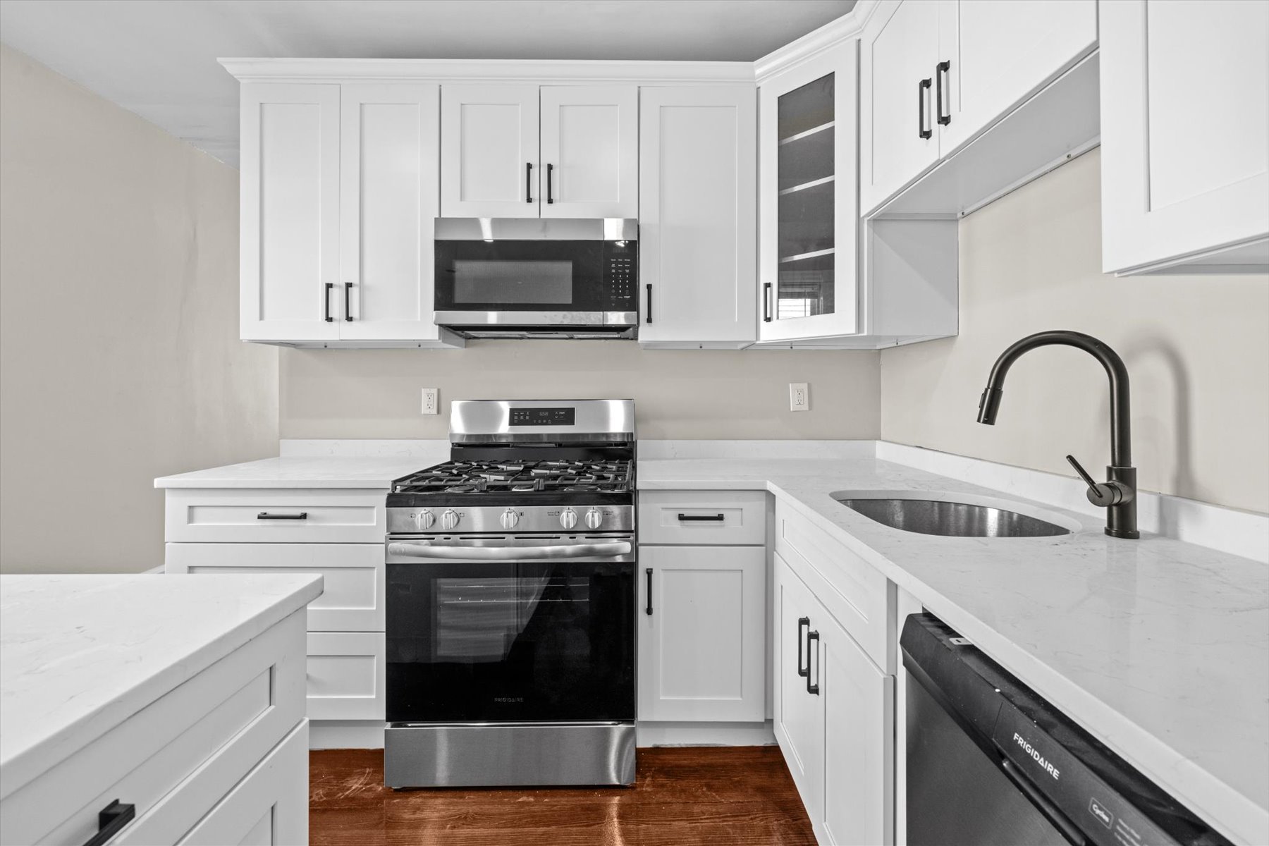  96-98 Clara St, New Bedford, MA, 02744 - 物件實景