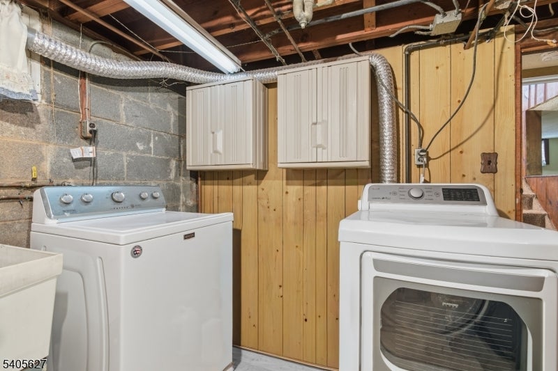 Carteret Boro, New Jersey, 07008, United States, 4 Bedrooms Bedrooms, ,3 BathroomsBathrooms,Residential,For Sale,2009745