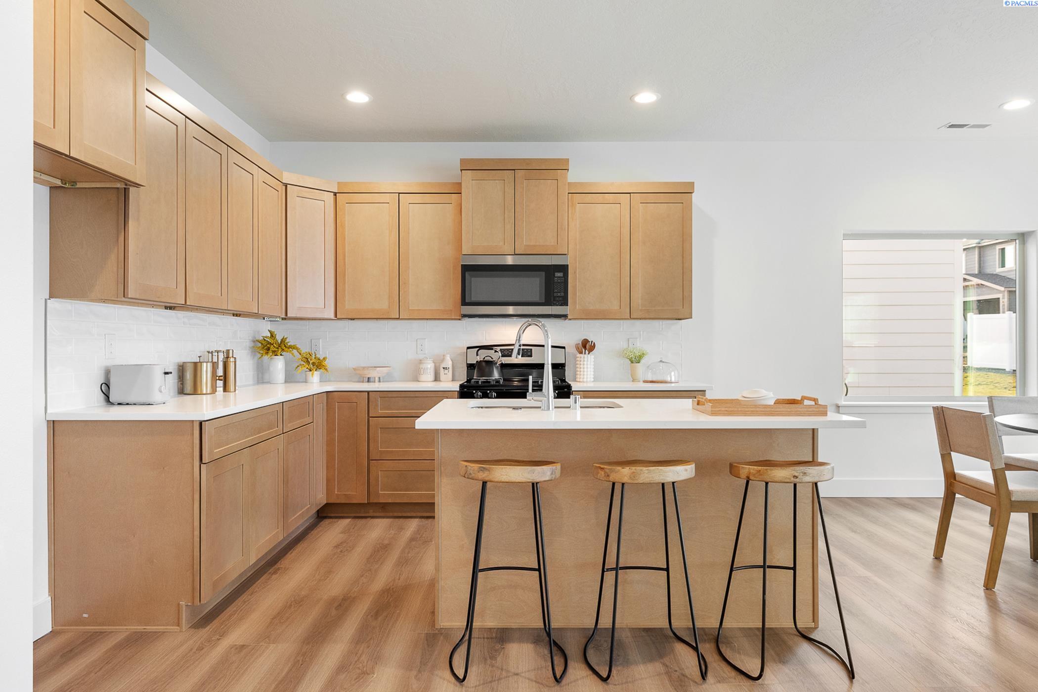 Kennewick, Washington, 99337, United States, 7 Bedrooms Bedrooms, ,Residential,For Sale,1949661