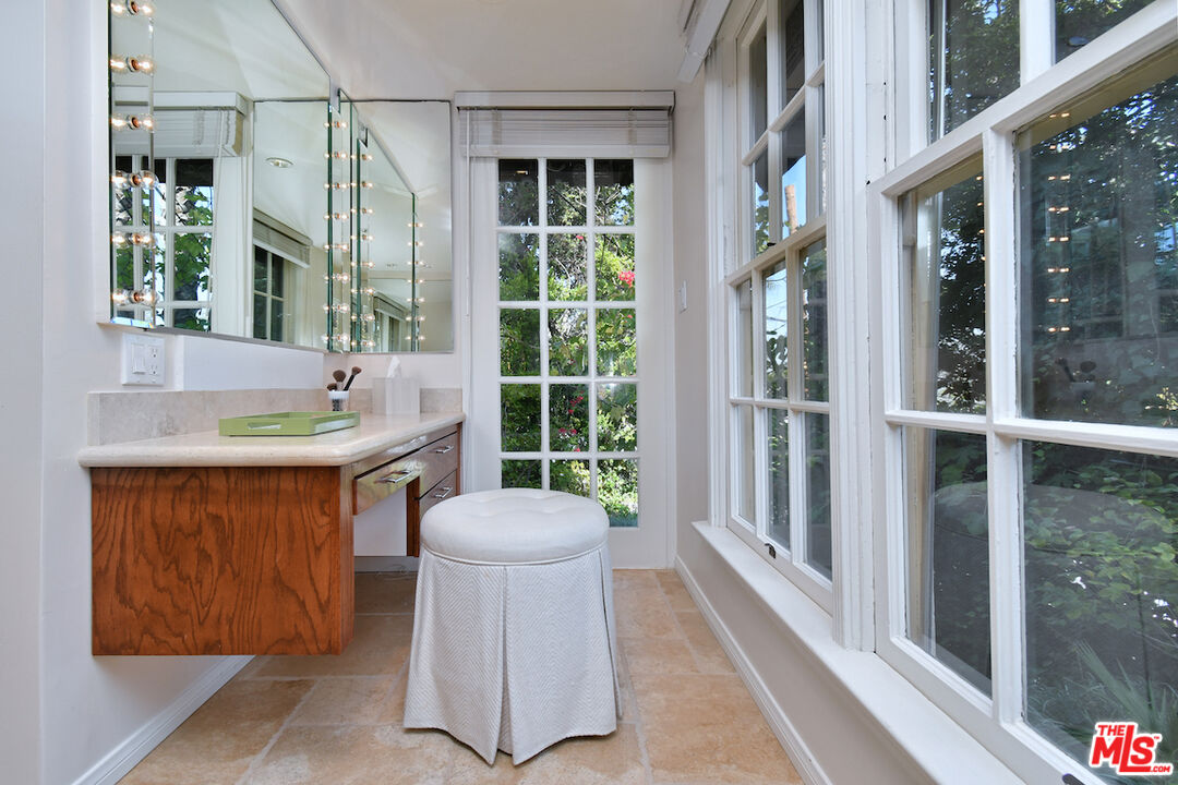 Sherman Oaks, California, 91403, United States, 3 Bedrooms Bedrooms, ,3 BathroomsBathrooms,Residential,For Sale,1989375