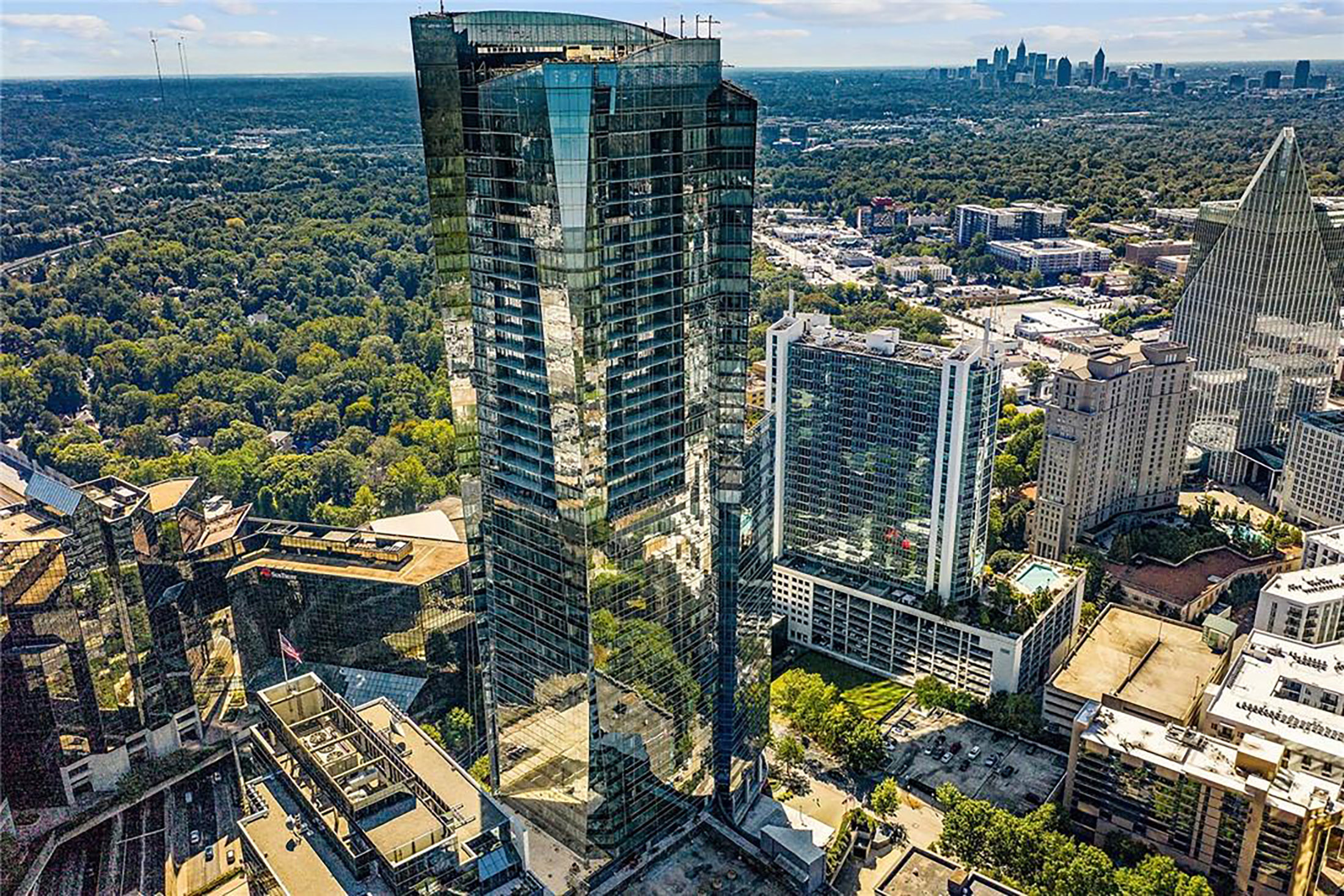  Exceptional Corner Unit with Stunning Skyline Views - 物件實景