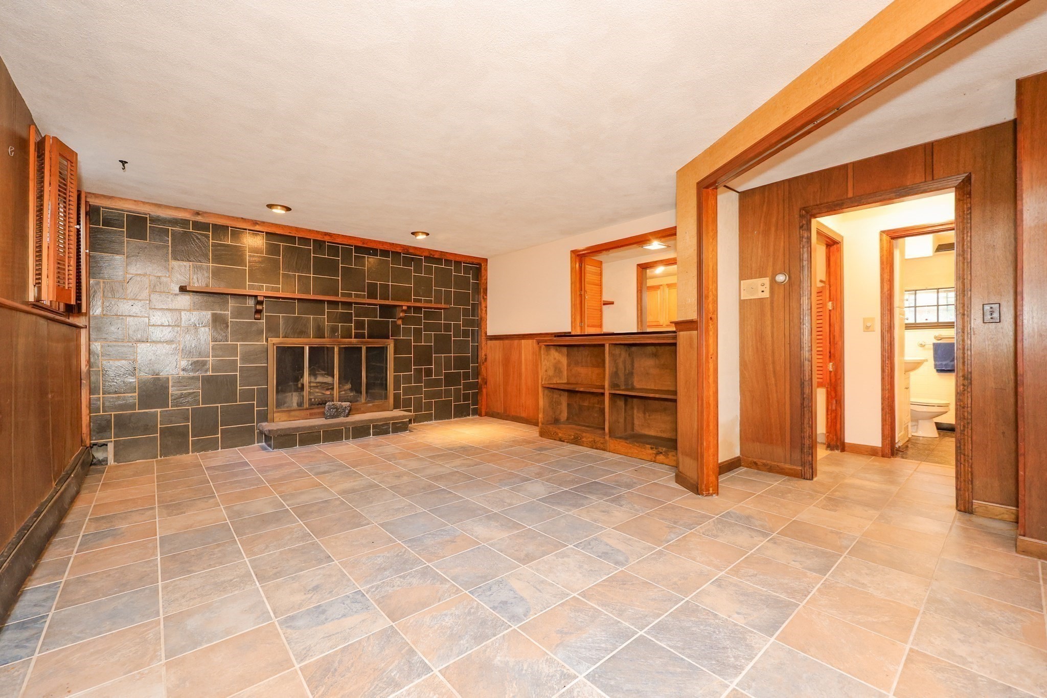 Reading, Massachusetts, 01867, United States, 3 Bedrooms Bedrooms, ,1 BathroomBathrooms,Residential,For Sale,1979486