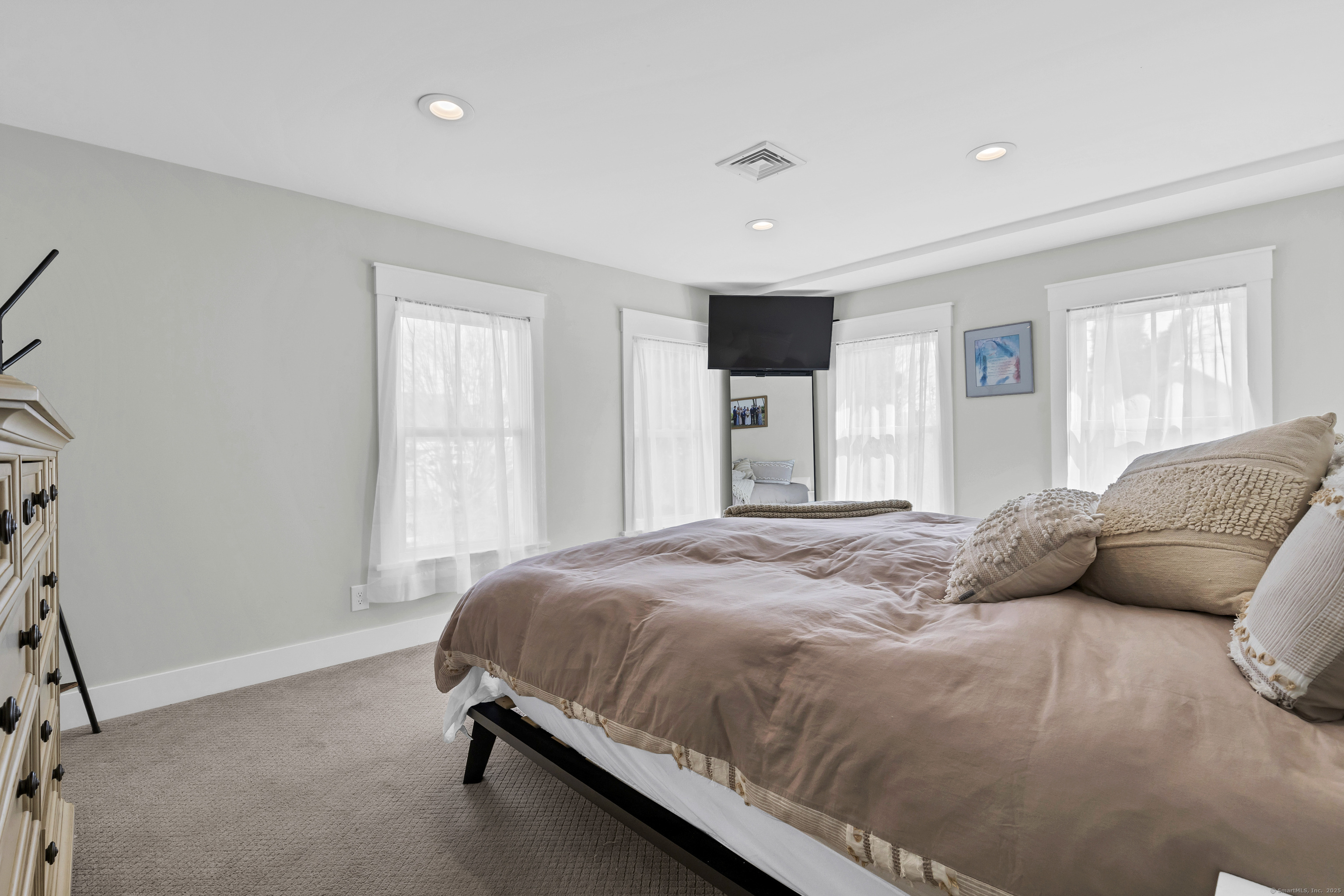 Groton, Connecticut, 06340, United States, 3 Bedrooms Bedrooms, ,2 BathroomsBathrooms,Residential,For Sale,1928735