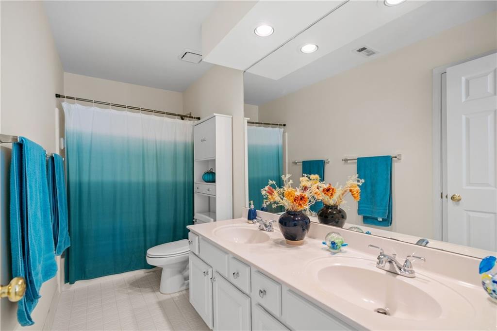 Roswell, Georgia, 30075, United States, 4 Bedrooms Bedrooms, ,3 BathroomsBathrooms,Residential,For Sale,1986078