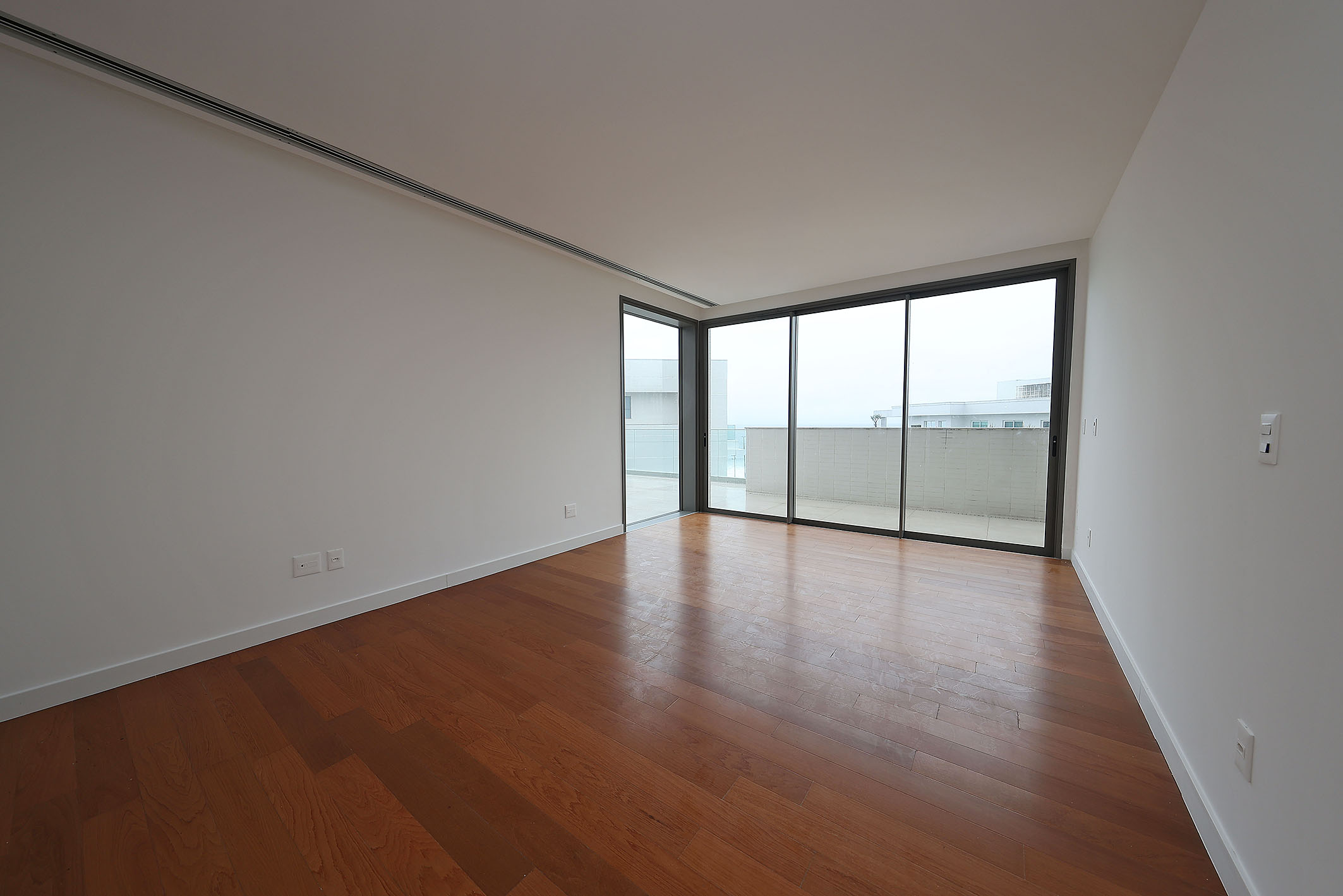  Oceanfront linear penthouse with private leisure amenities - 物件實景