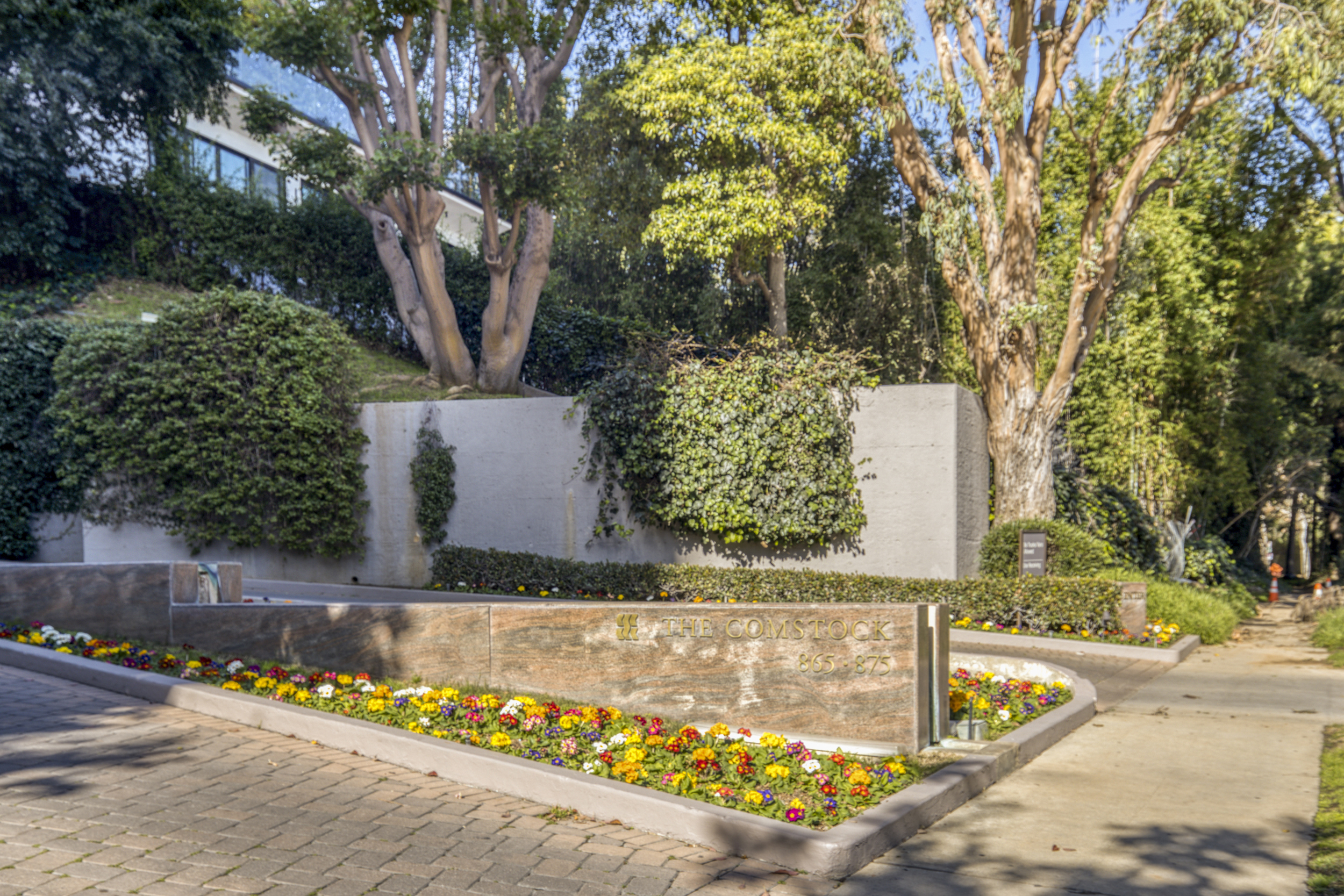  865 Comstock Ave - 物件實景