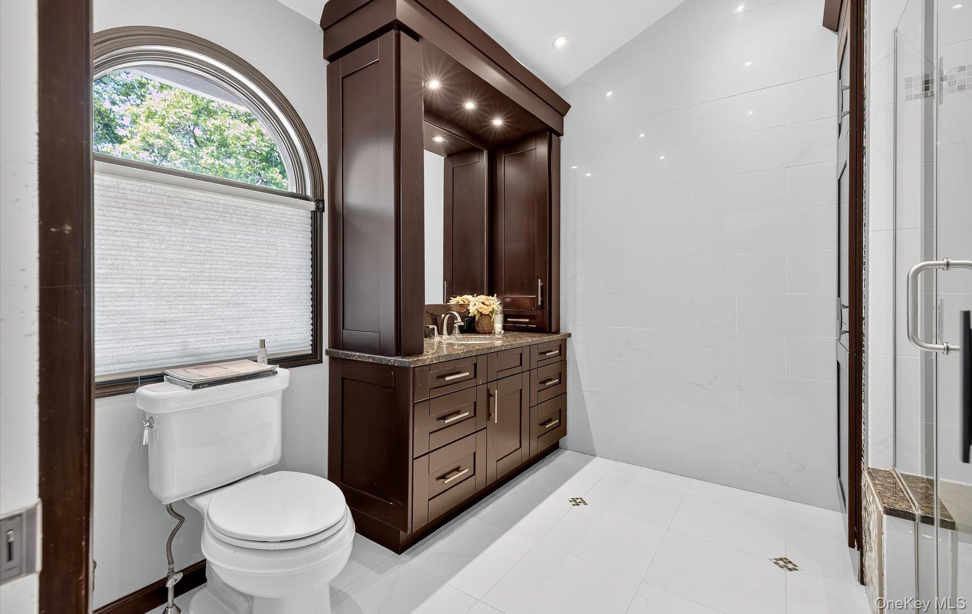 Woodbury, New York, 11797, United States, 5 Bedrooms Bedrooms, ,6 BathroomsBathrooms,Residential,For Sale,1918098